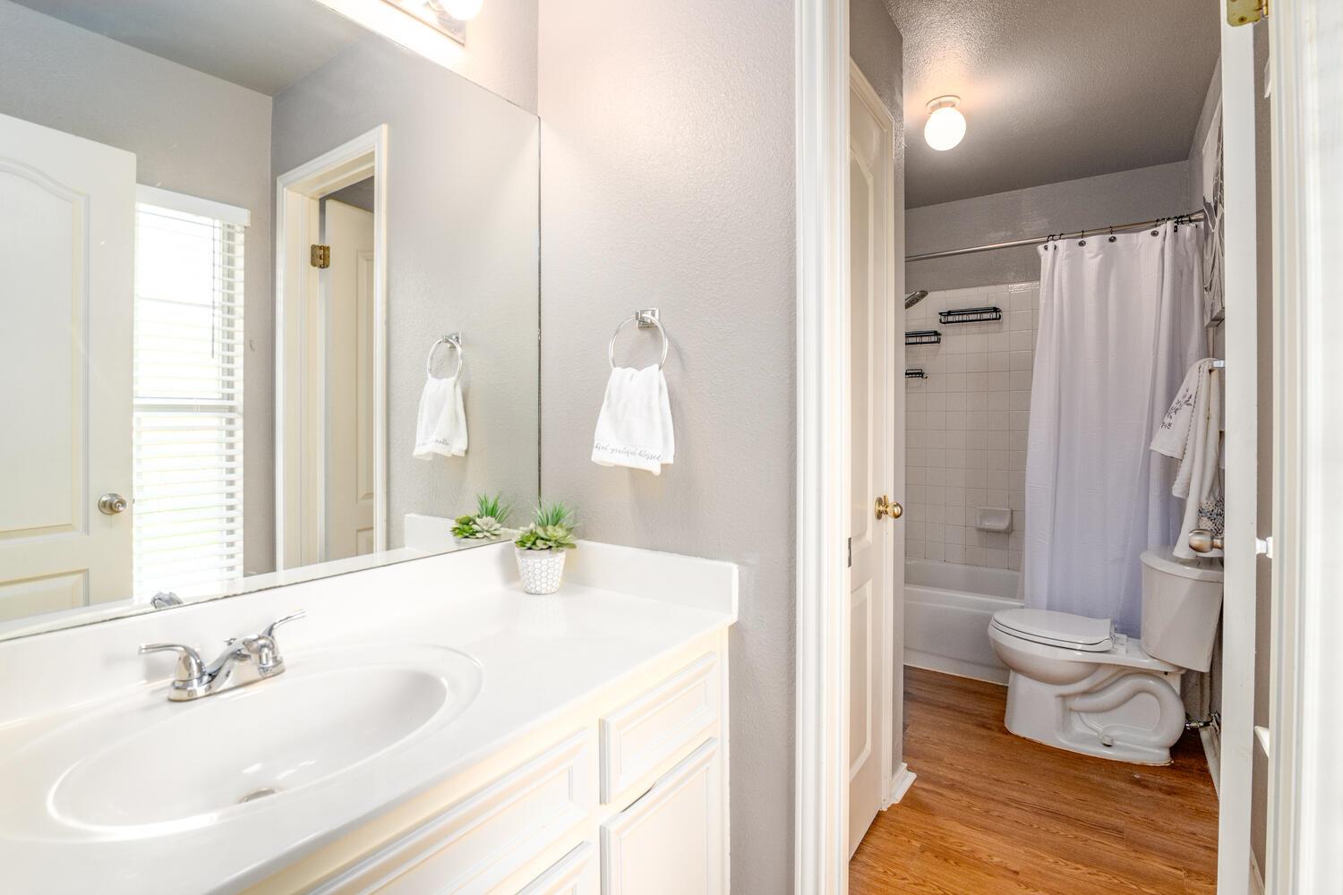 805 Oak Park Dr, Round Rock, TX 78681