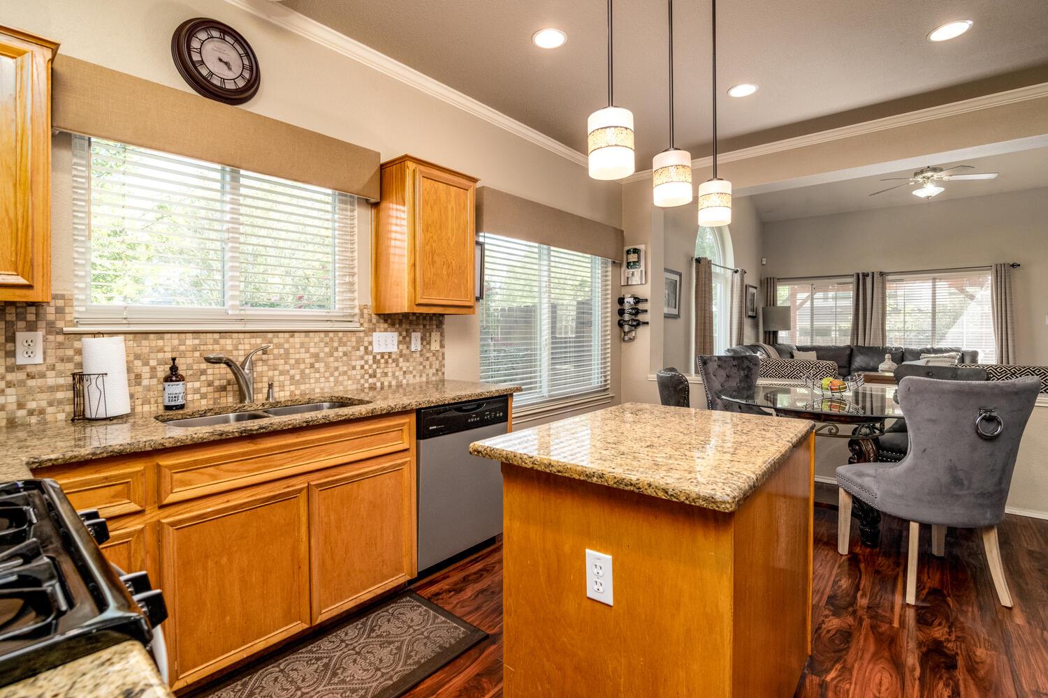 805 Oak Park Dr, Round Rock, TX 78681