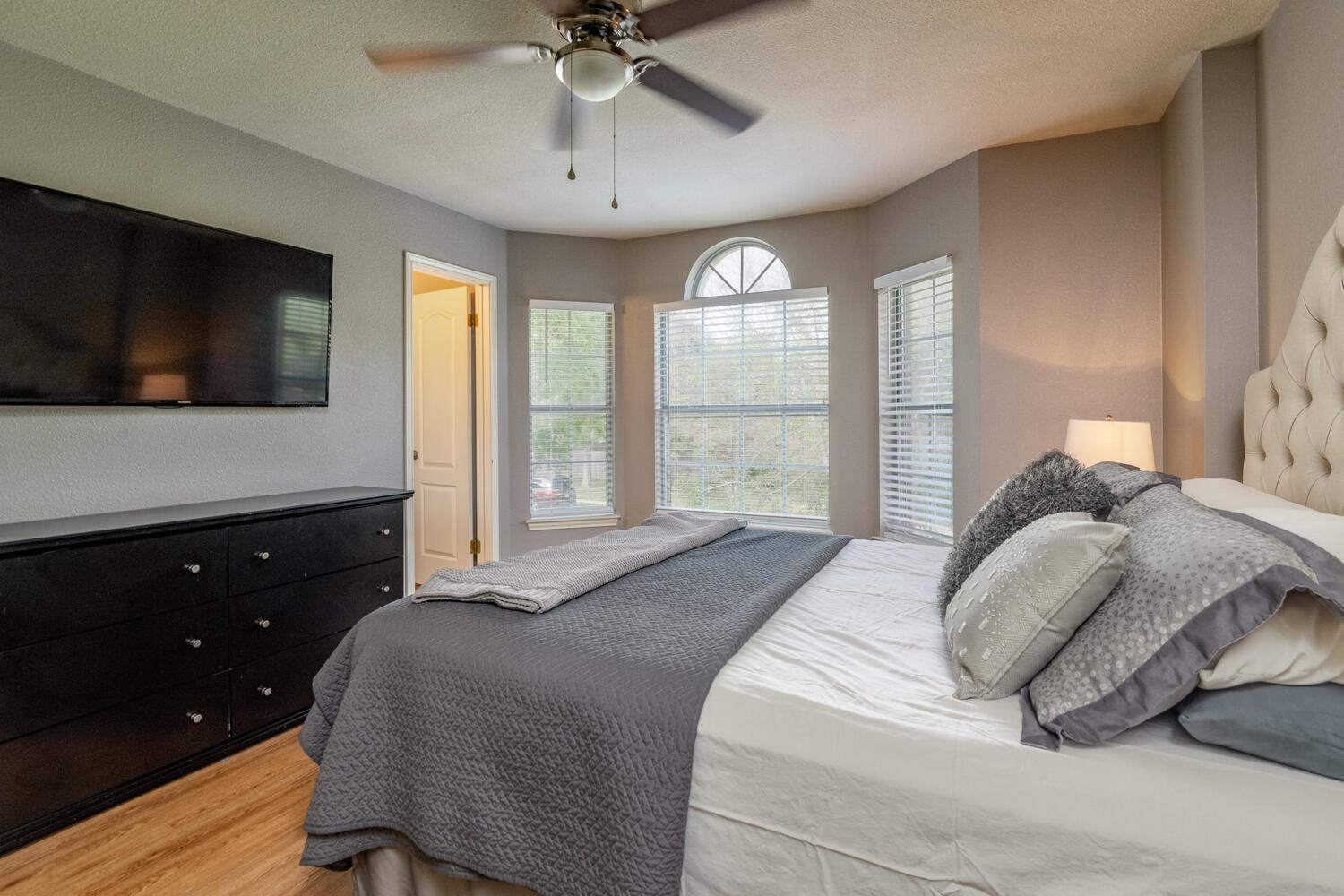 805 Oak Park Dr, Round Rock, TX 78681