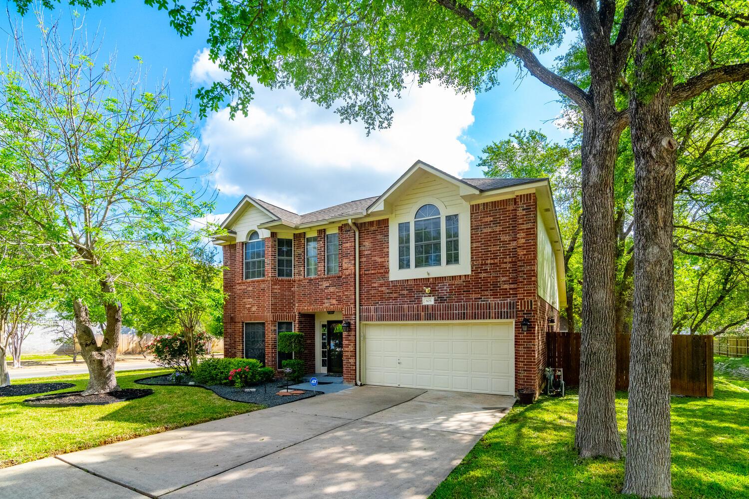 805 Oak Park Dr, Round Rock, TX 78681