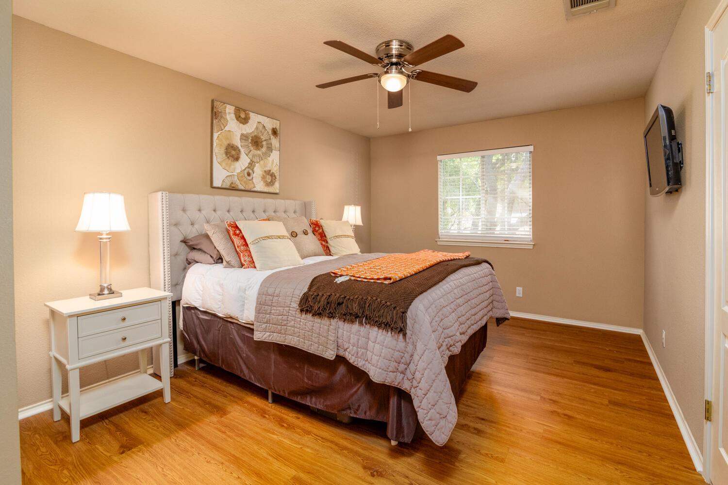 805 Oak Park Dr, Round Rock, TX 78681