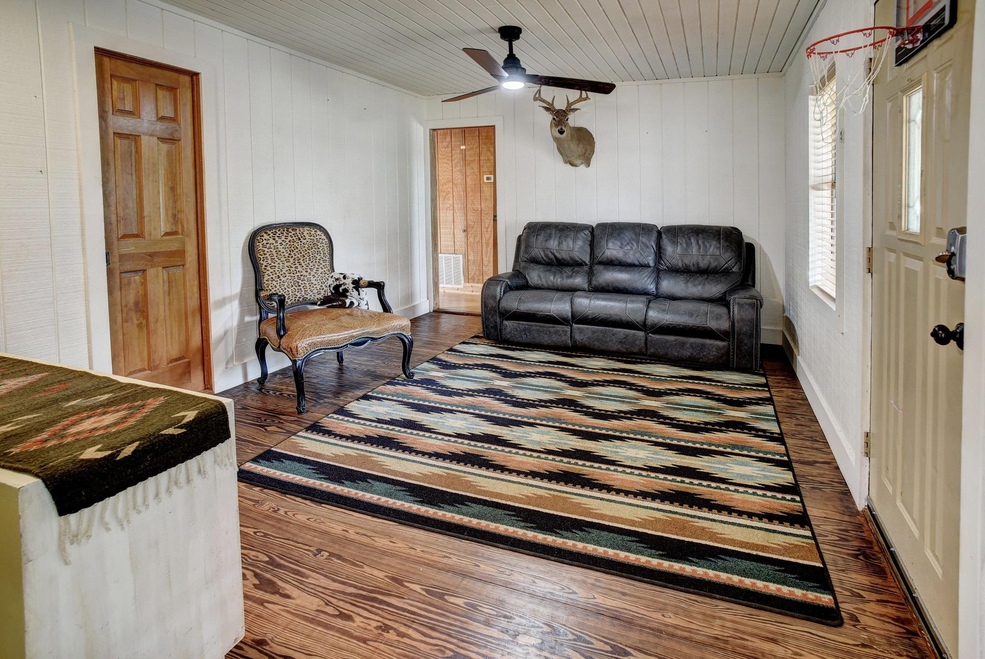 254 Copeland Hill Rd, Smithville, TX 78957