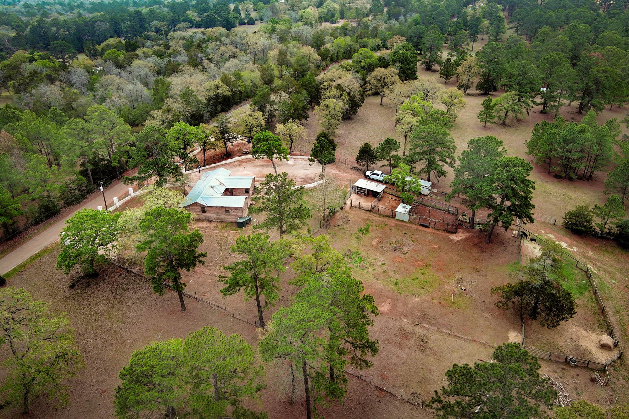 254 Copeland Hill Rd, Smithville, TX 78957