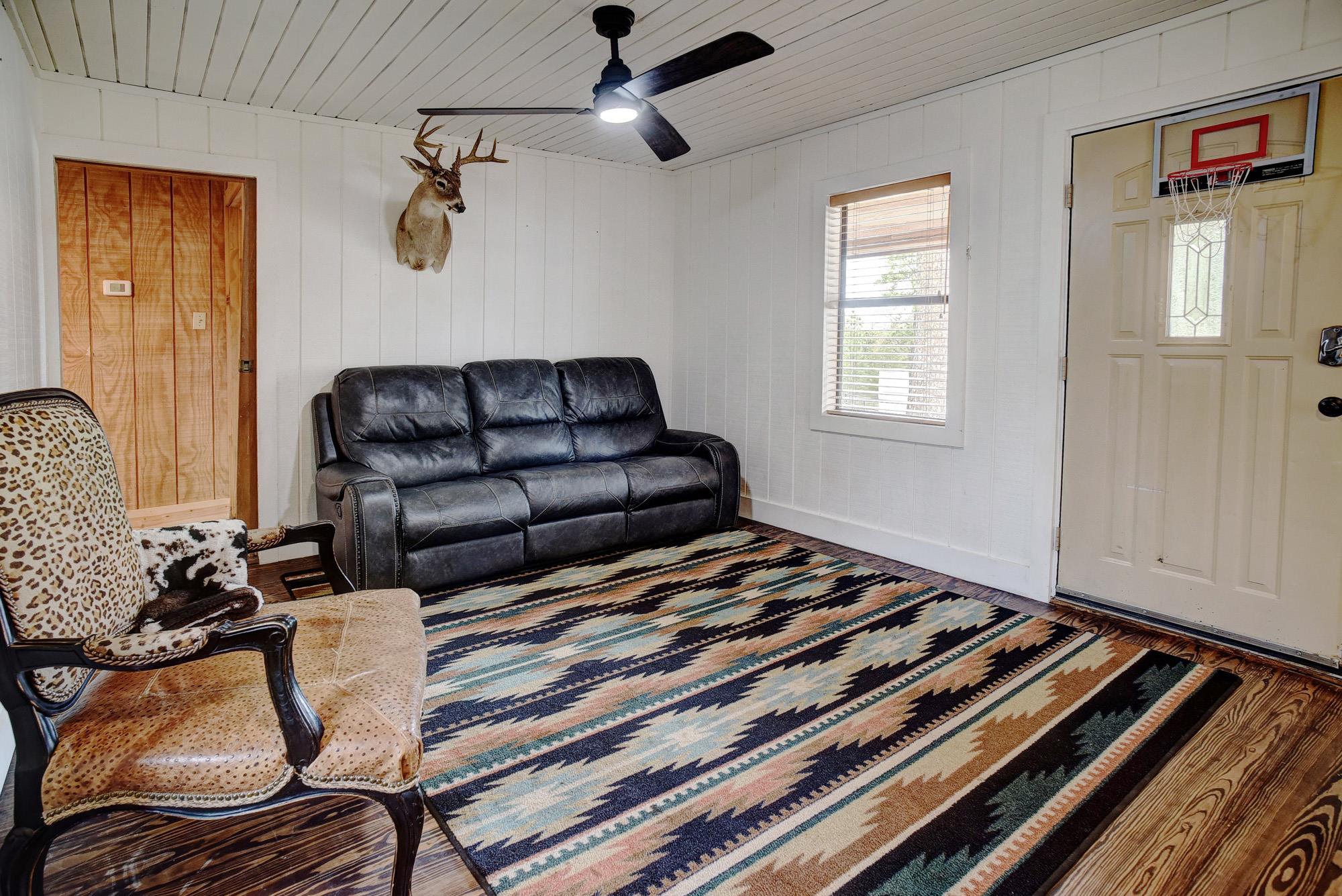 254 Copeland Hill Rd, Smithville, TX 78957