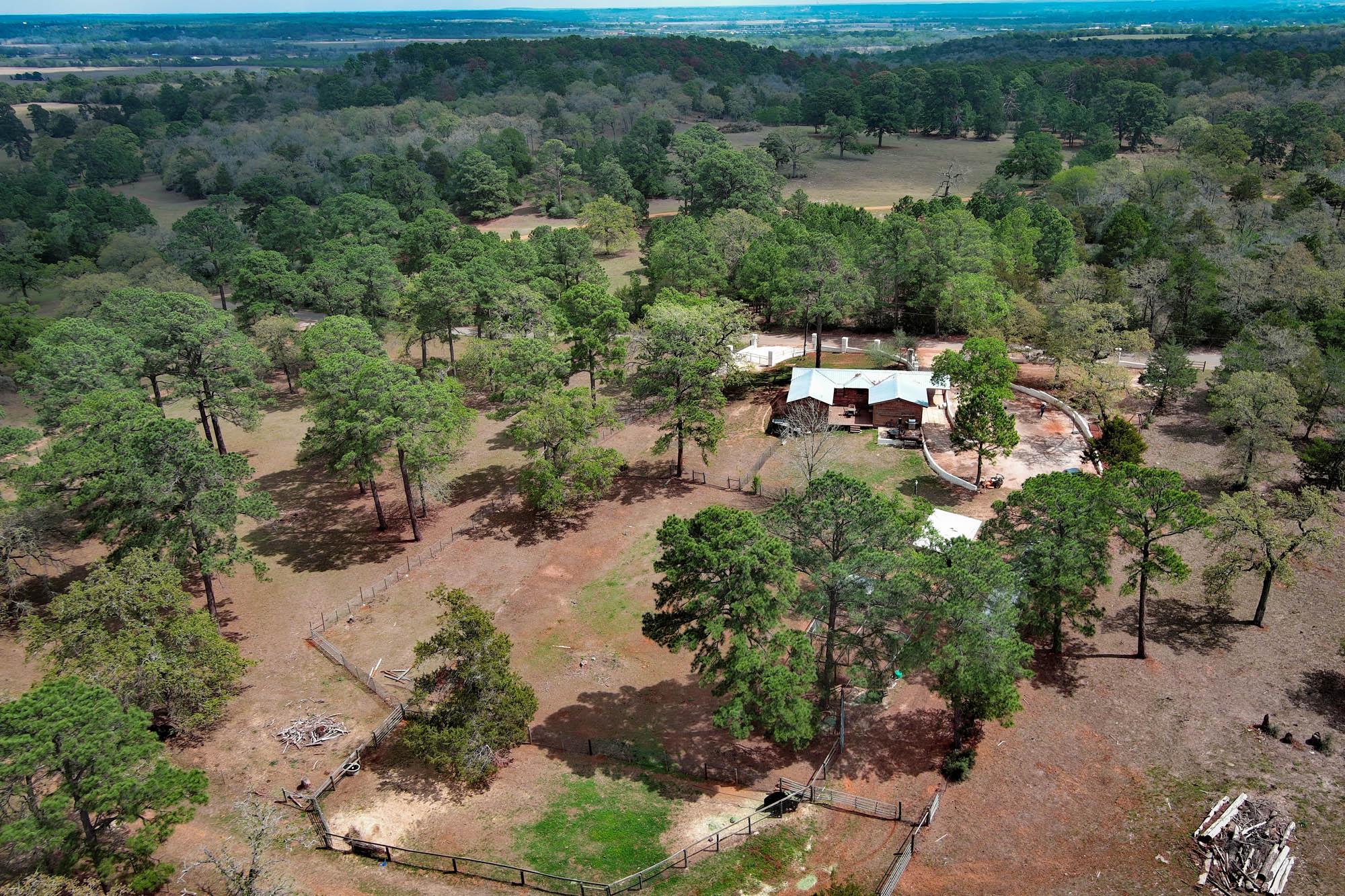 254 Copeland Hill Rd, Smithville, TX 78957