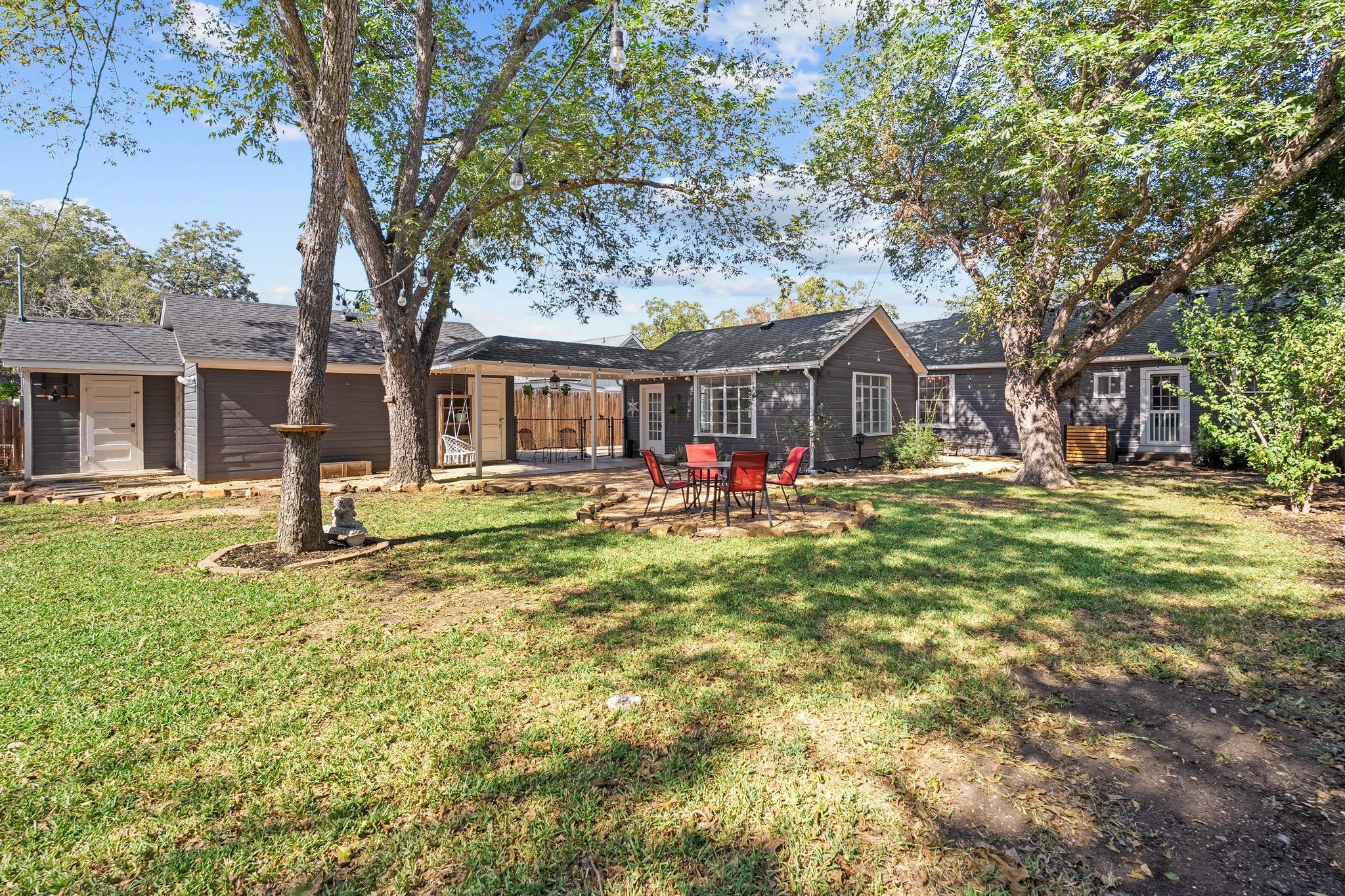 1707 LEXINGTON St, Taylor, TX 76574