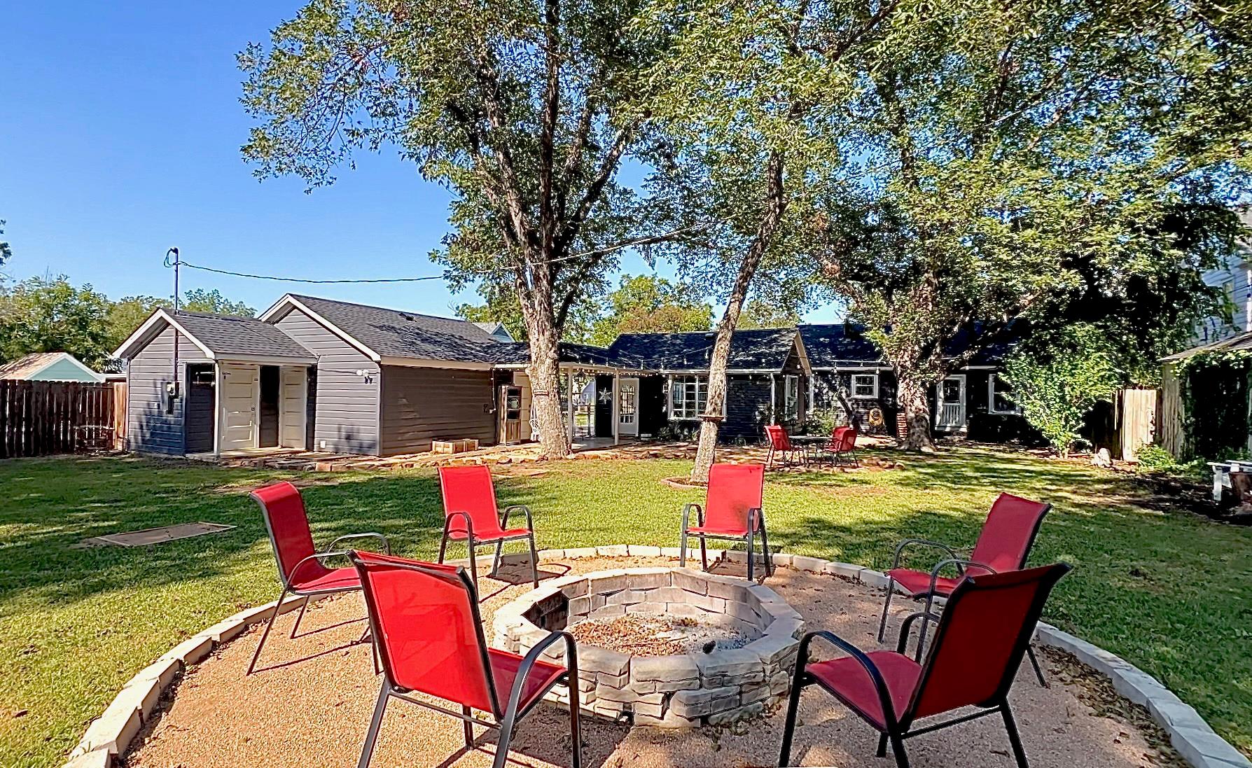 1707 LEXINGTON St, Taylor, TX 76574