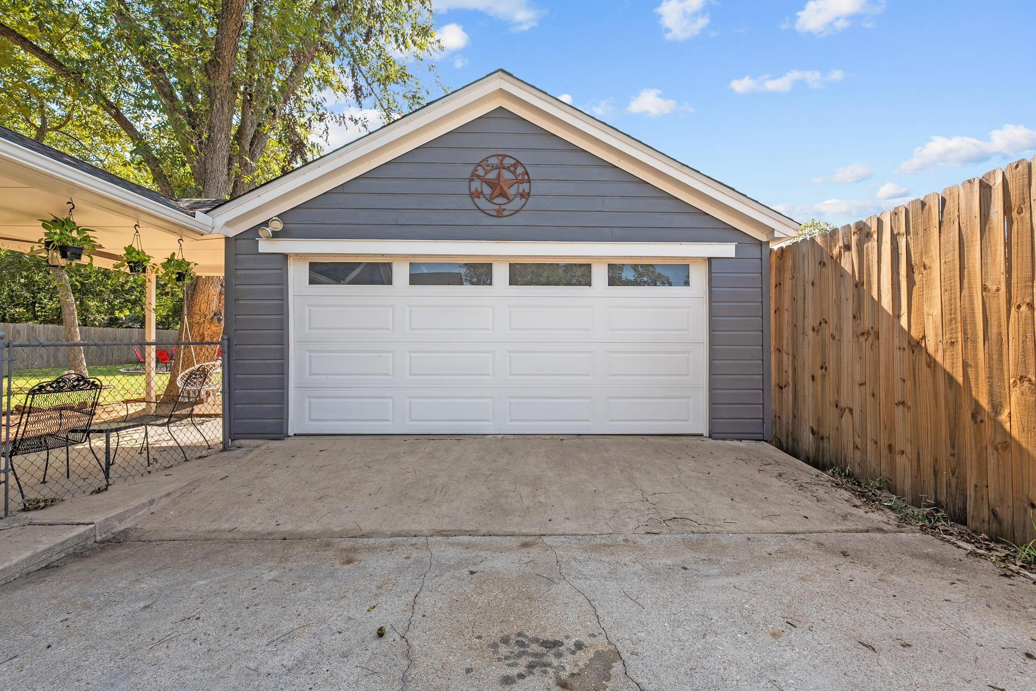 1707 LEXINGTON St, Taylor, TX 76574