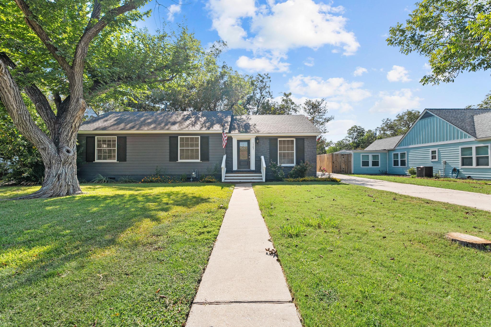 1707 LEXINGTON St, Taylor, TX 76574