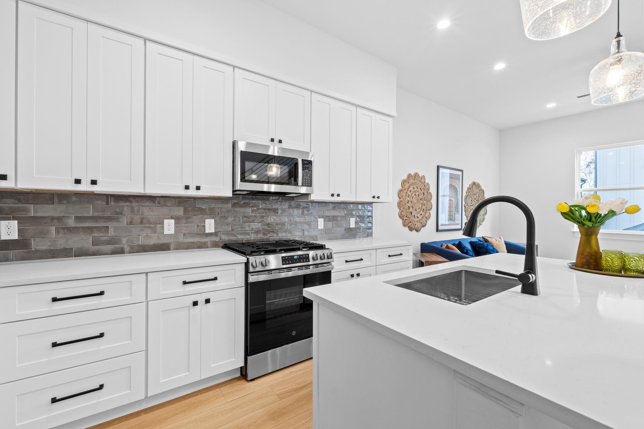 909 Calle Limon # 2, Austin, TX 78702