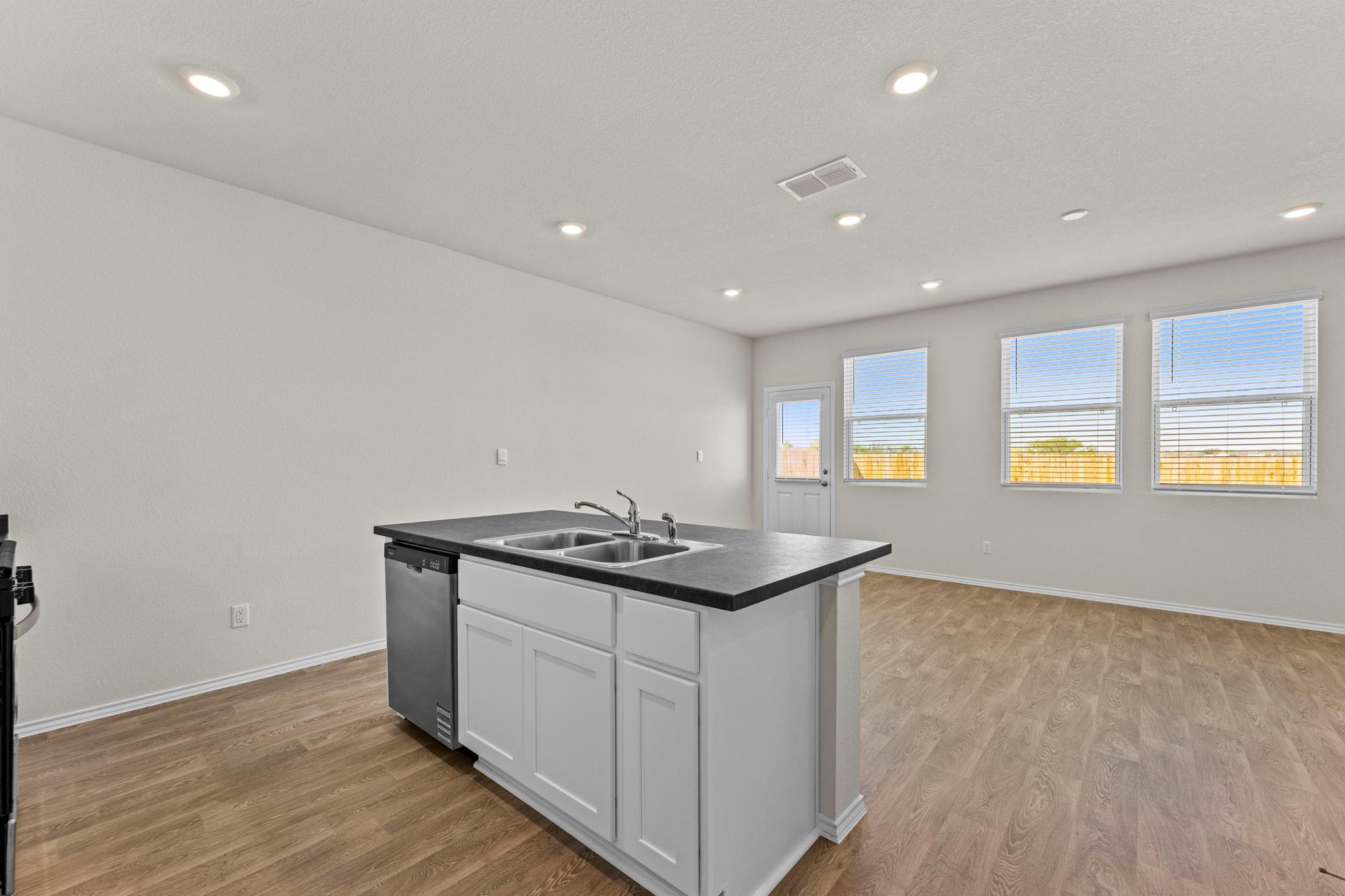 140 Kendall Ln, Maxwell, TX 78656