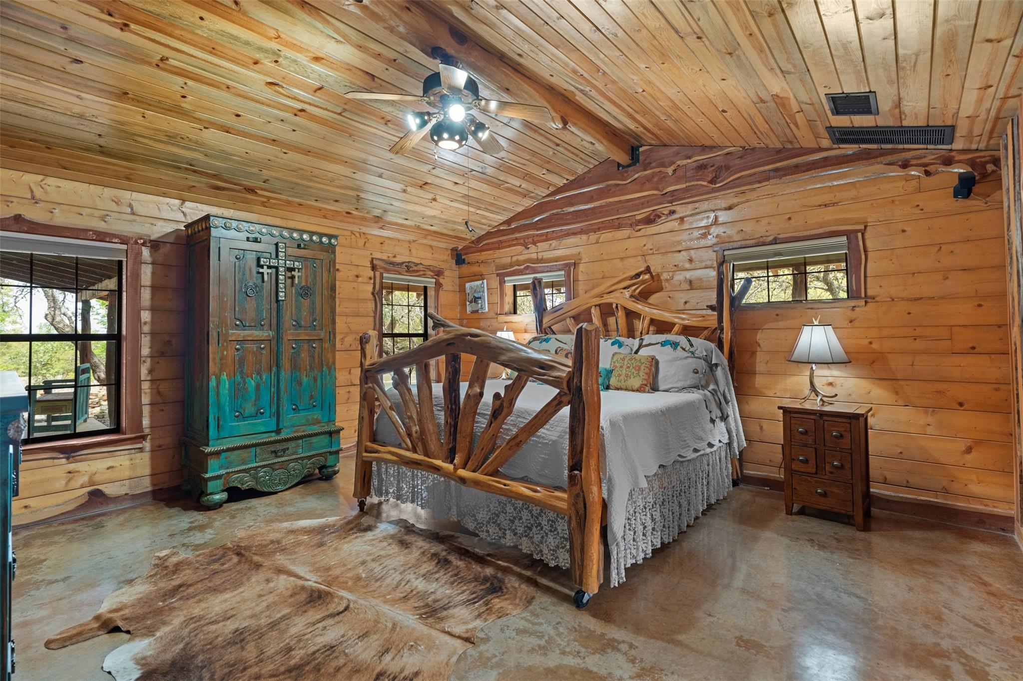 421 Rolling Hills Rd, Blanco, TX 78606