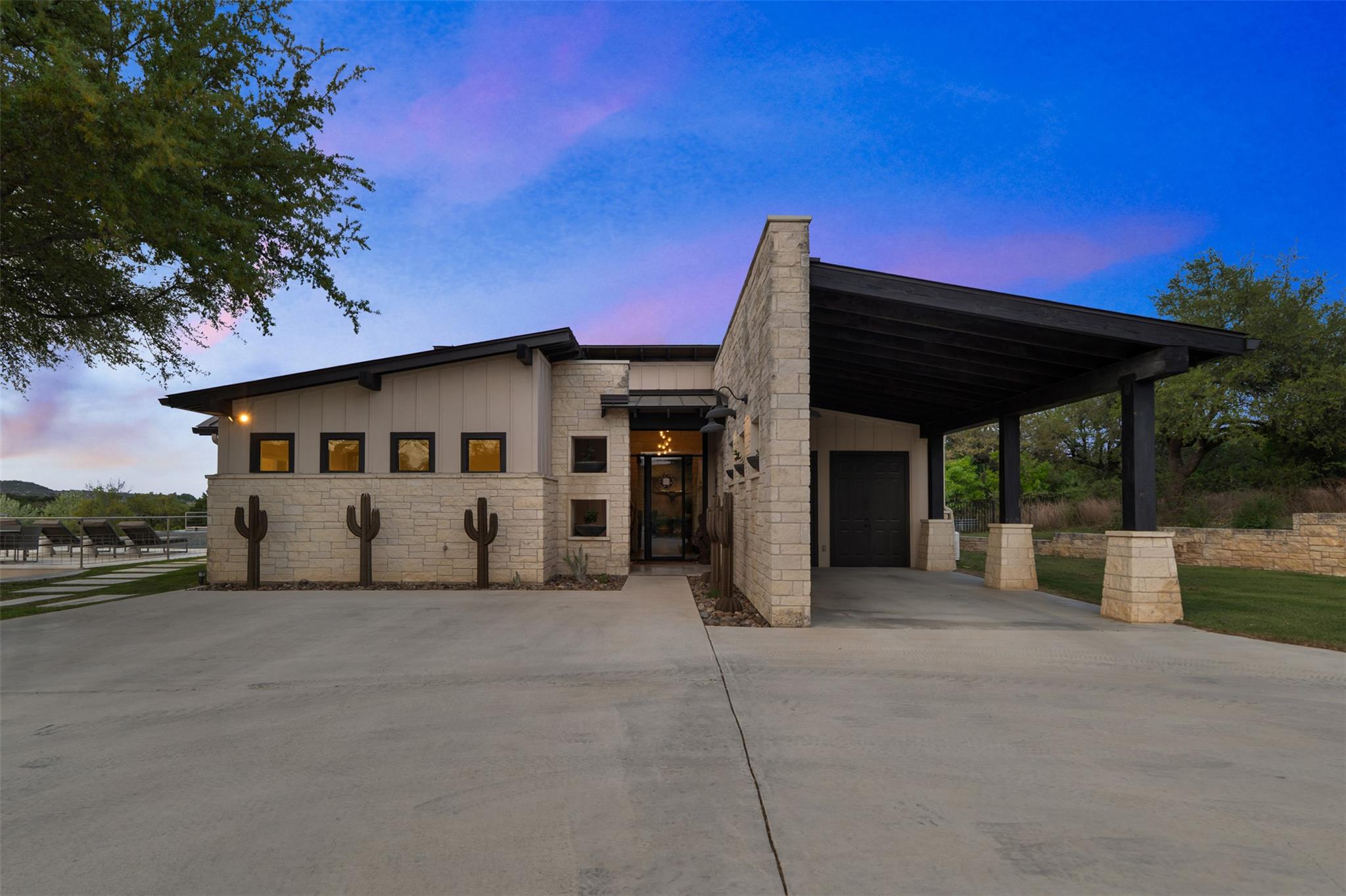 421 Rolling Hills Rd, Blanco, TX 78606