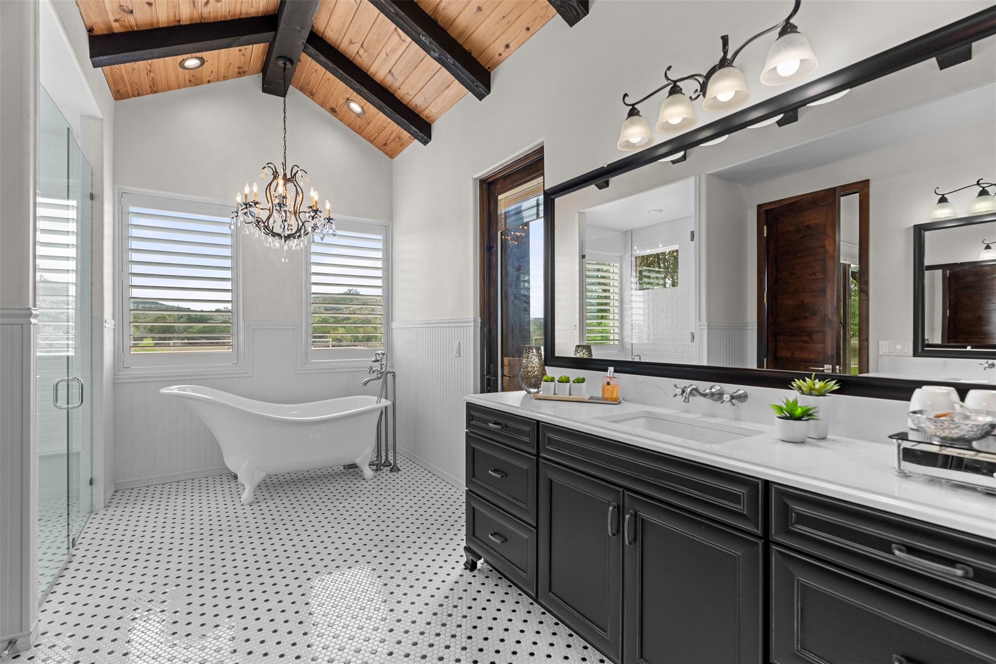 421 Rolling Hills Rd, Blanco, TX 78606