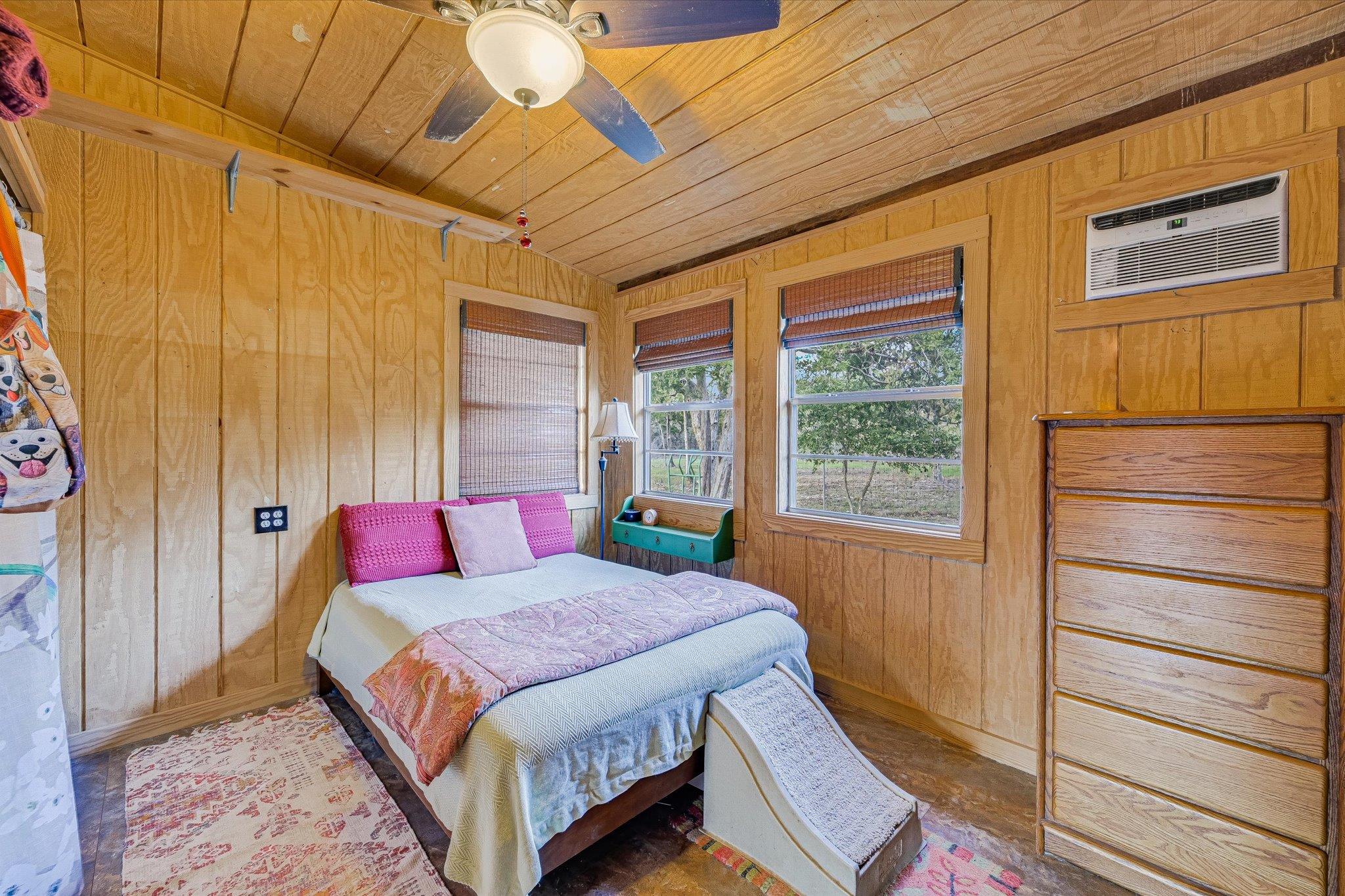 853 Saint Delight Rd, Paige, TX 78659