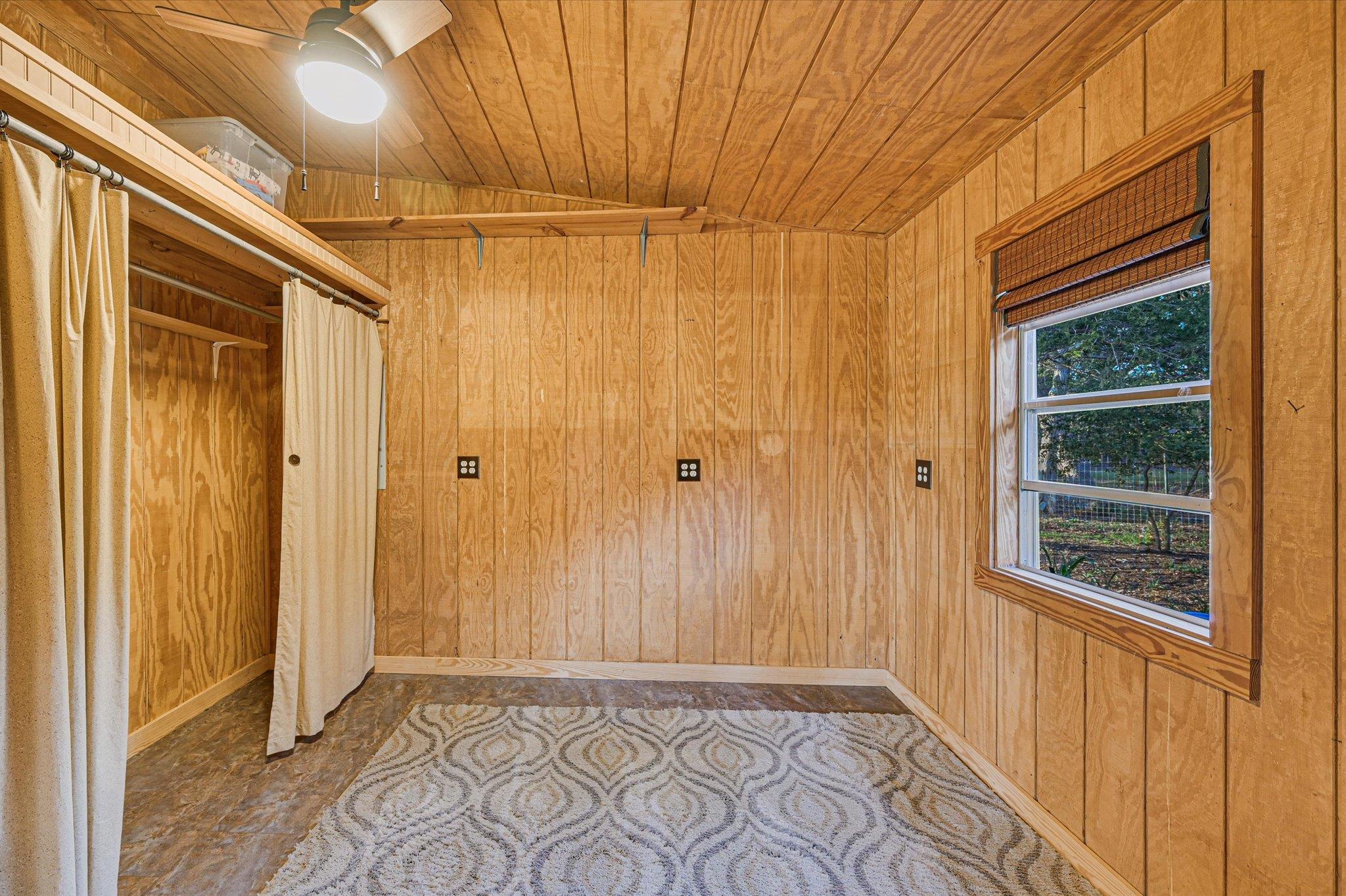 853 Saint Delight Rd, Paige, TX 78659