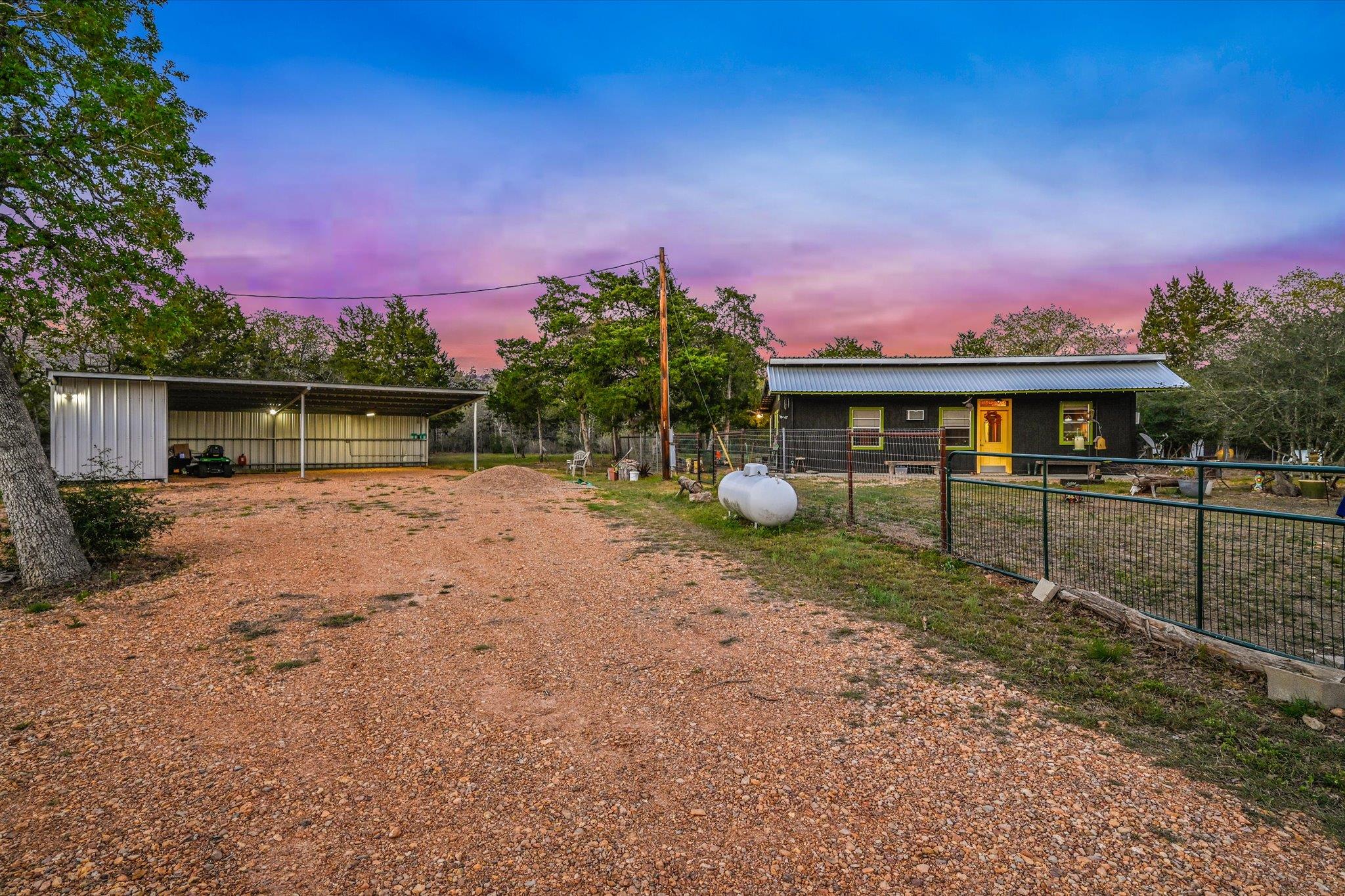 853 Saint Delight Rd, Paige, TX 78659