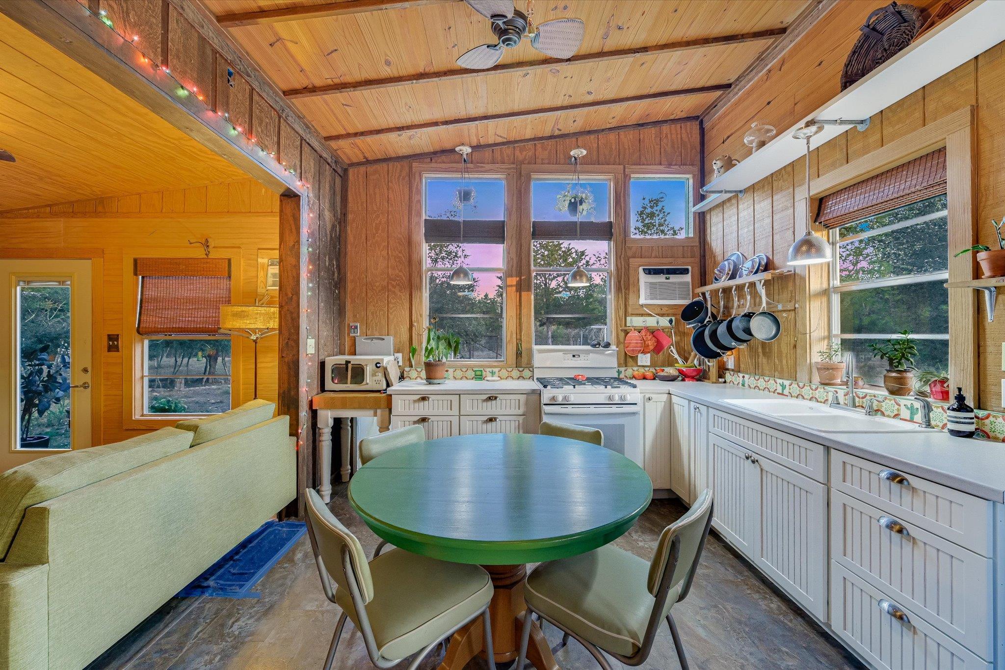 853 Saint Delight Rd, Paige, TX 78659