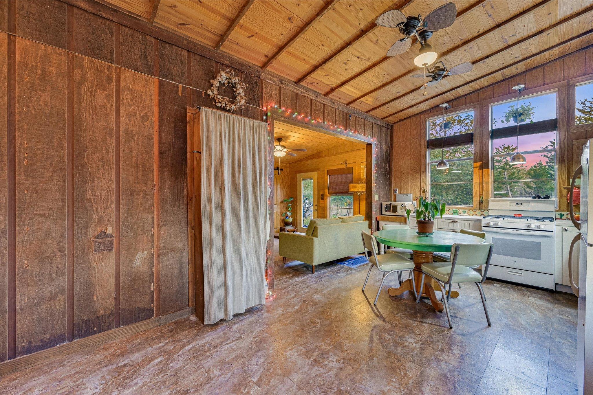 853 Saint Delight Rd, Paige, TX 78659