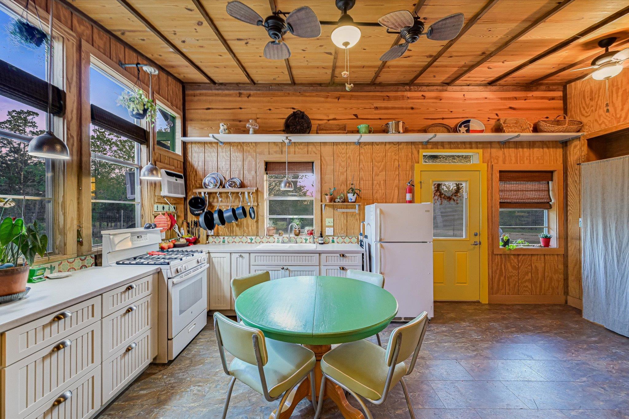 853 Saint Delight Rd, Paige, TX 78659