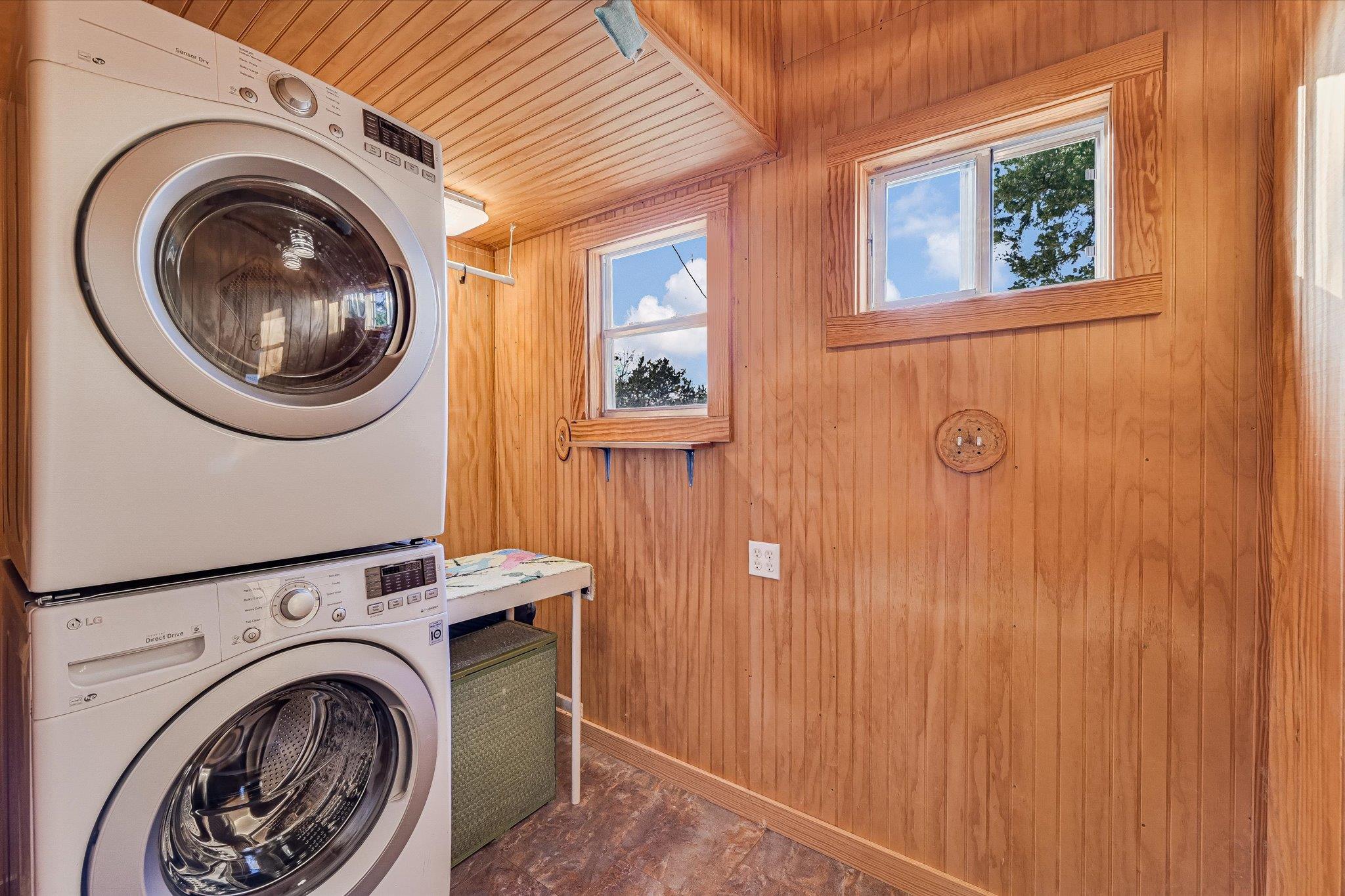 853 Saint Delight Rd, Paige, TX 78659