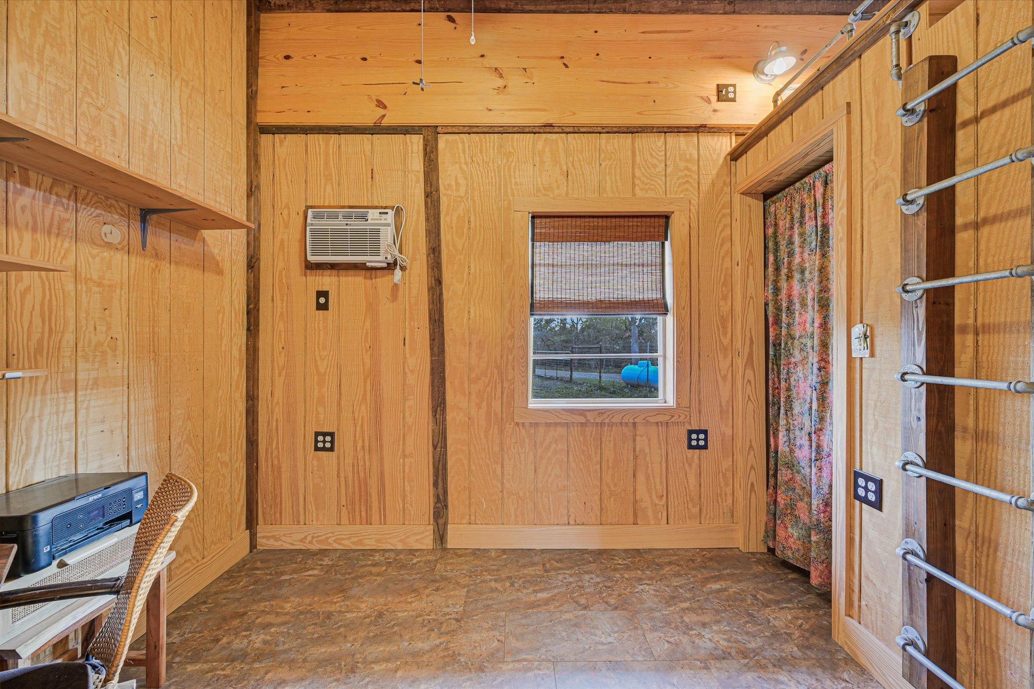 853 Saint Delight Rd, Paige, TX 78659