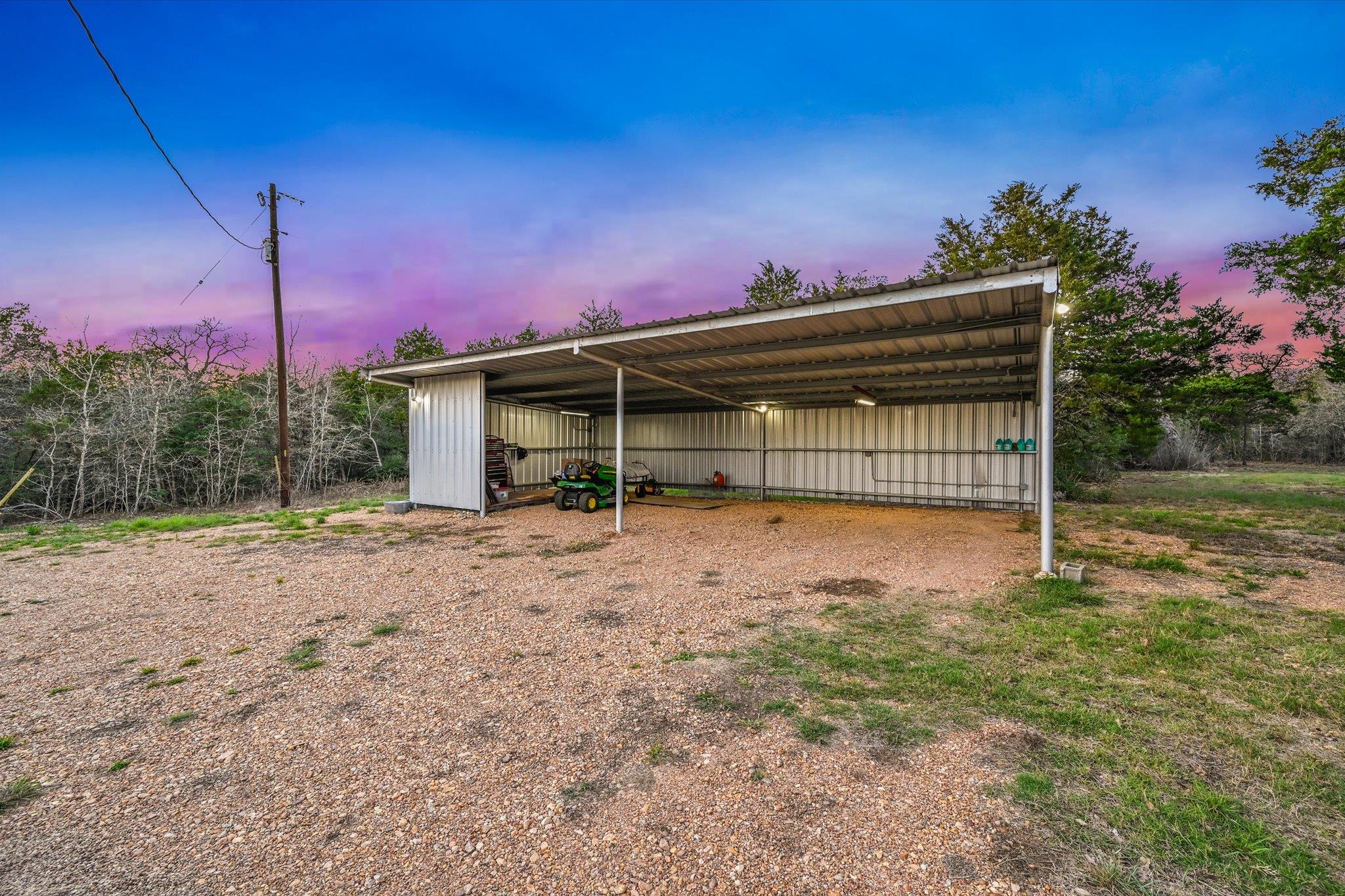 853 Saint Delight Rd, Paige, TX 78659