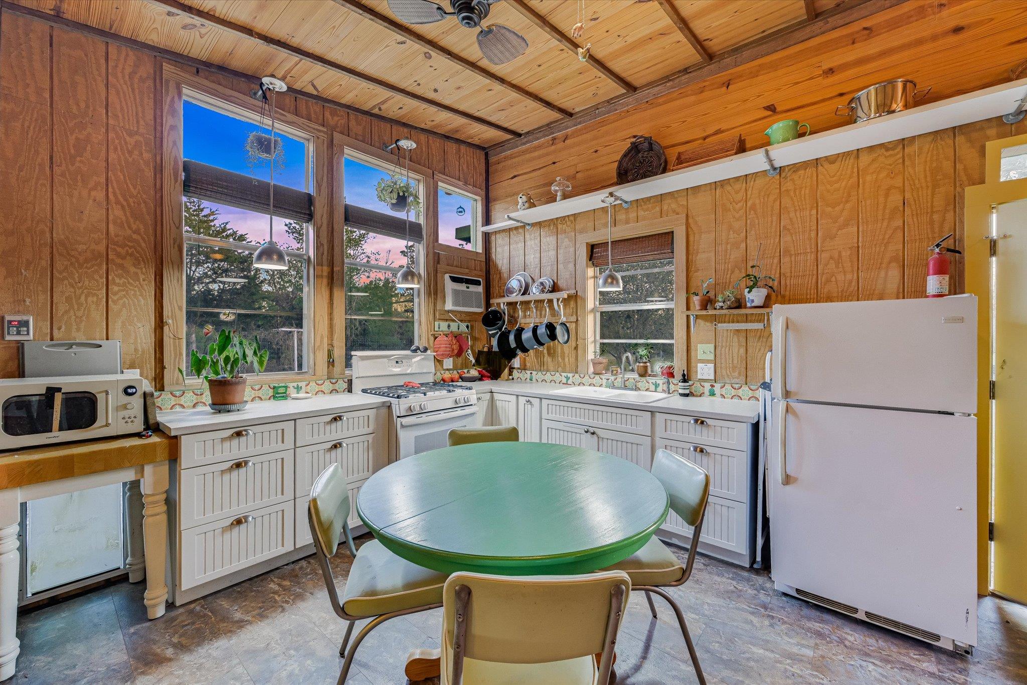 853 Saint Delight Rd, Paige, TX 78659