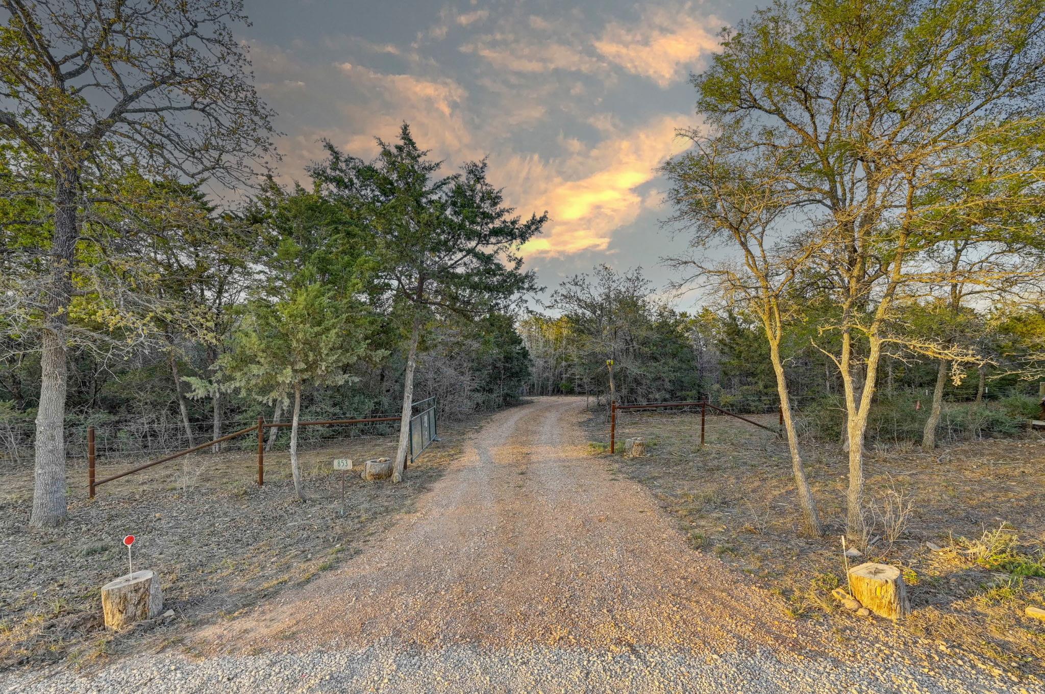 853 Saint Delight Rd, Paige, TX 78659