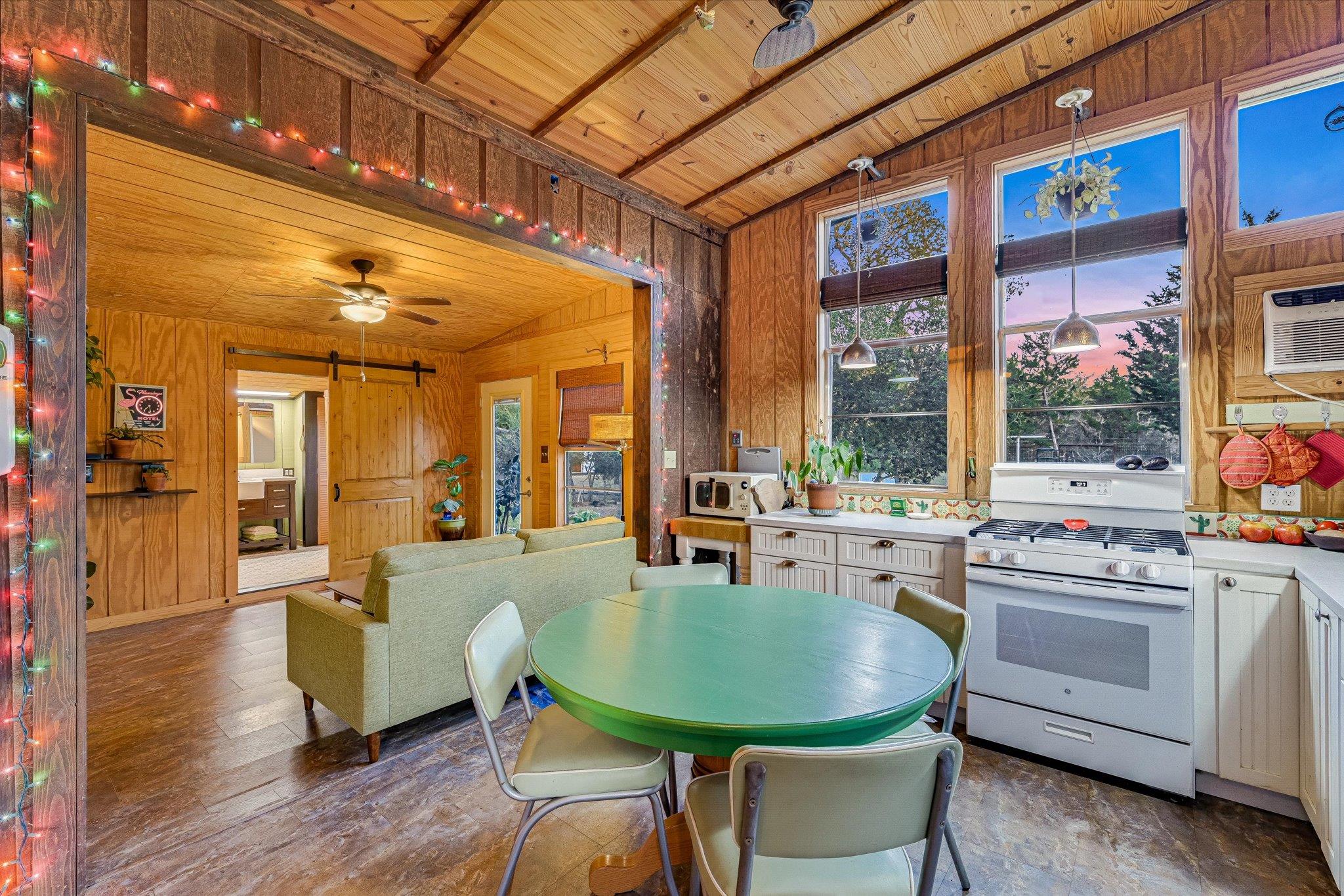 853 Saint Delight Rd, Paige, TX 78659