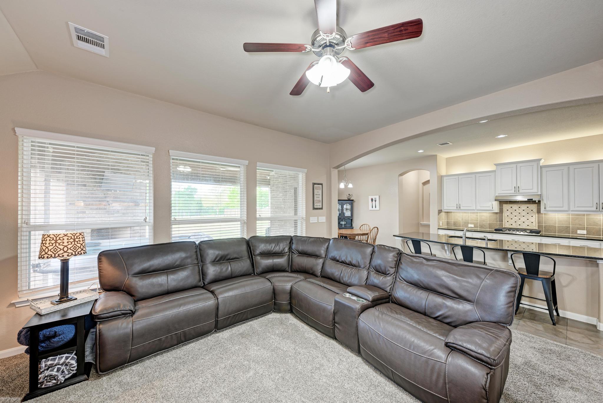 1119 Enclave Way, Hutto, TX 78634