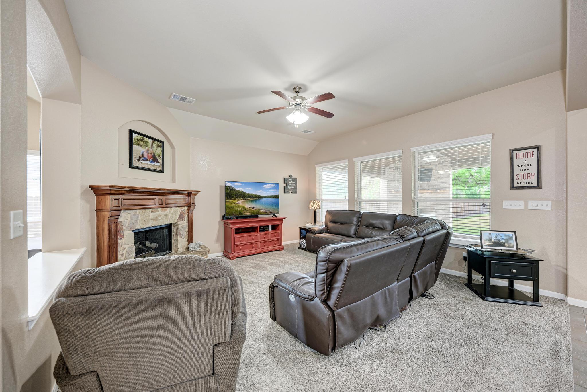 1119 Enclave Way, Hutto, TX 78634