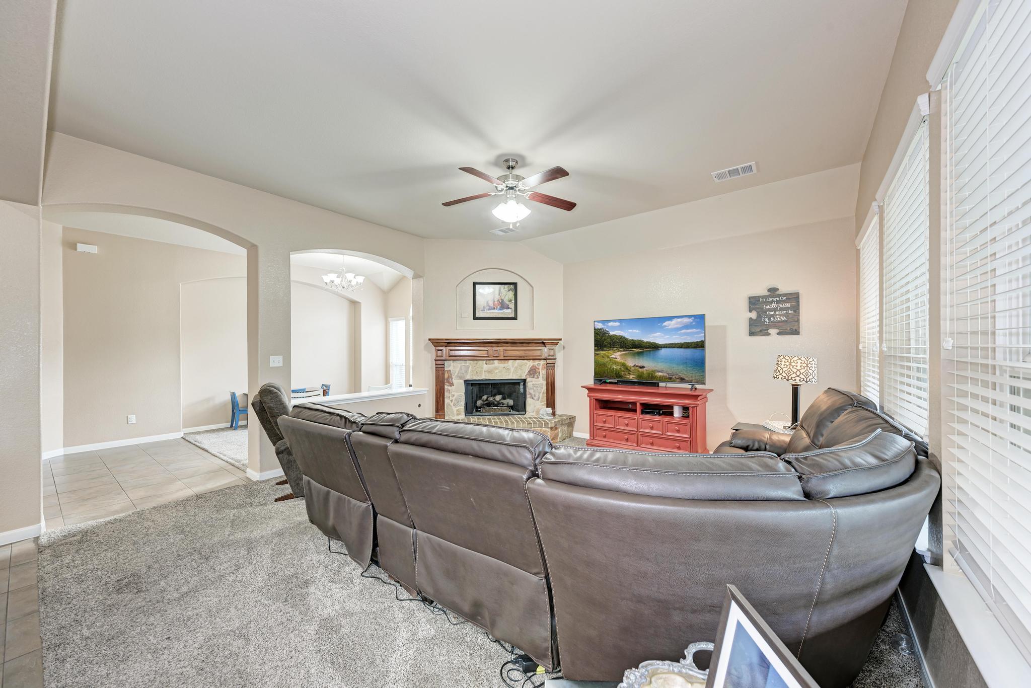 1119 Enclave Way, Hutto, TX 78634