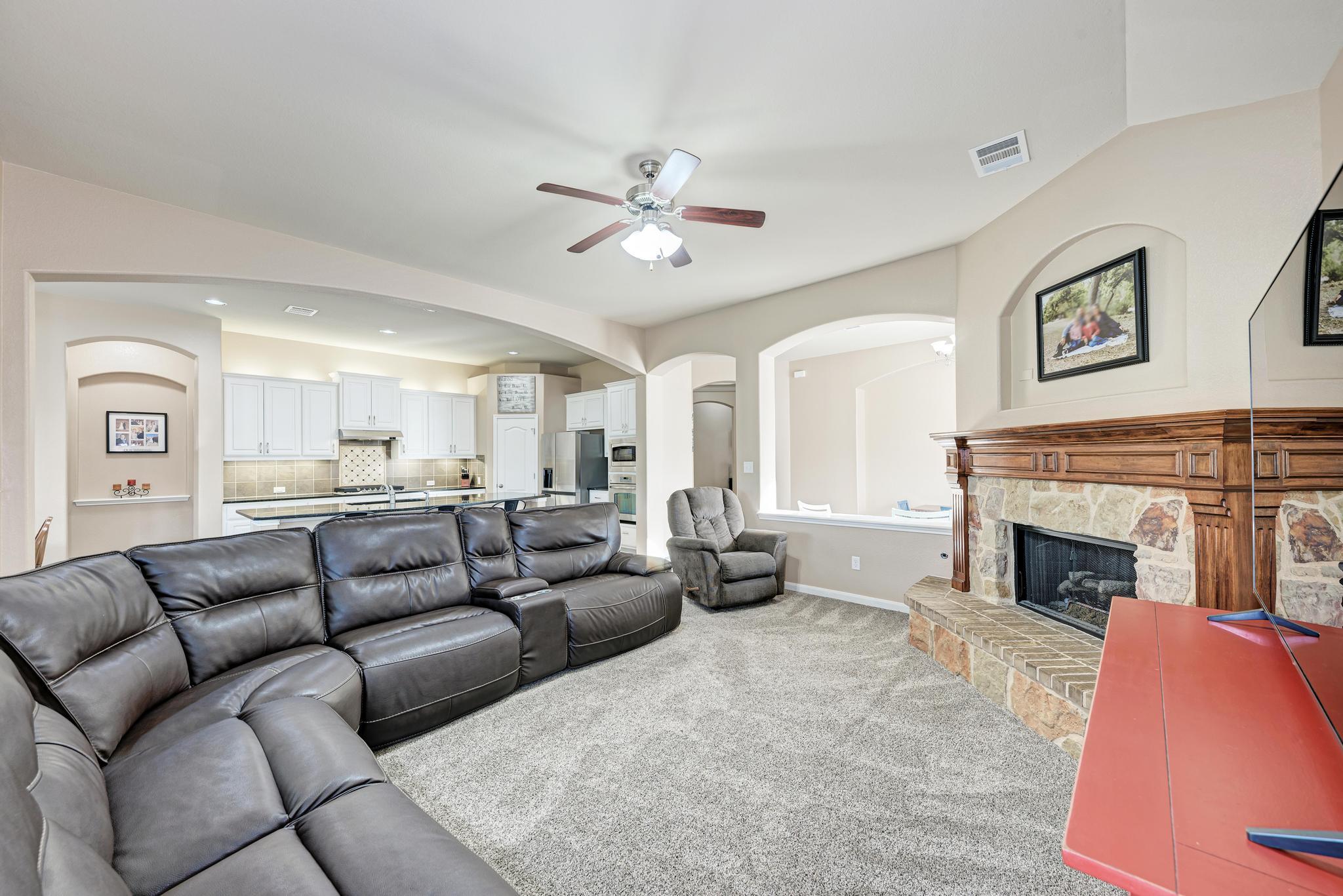 1119 Enclave Way, Hutto, TX 78634