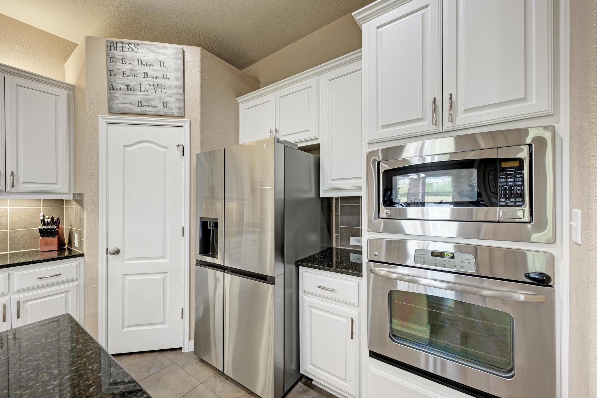 1119 Enclave Way, Hutto, TX 78634