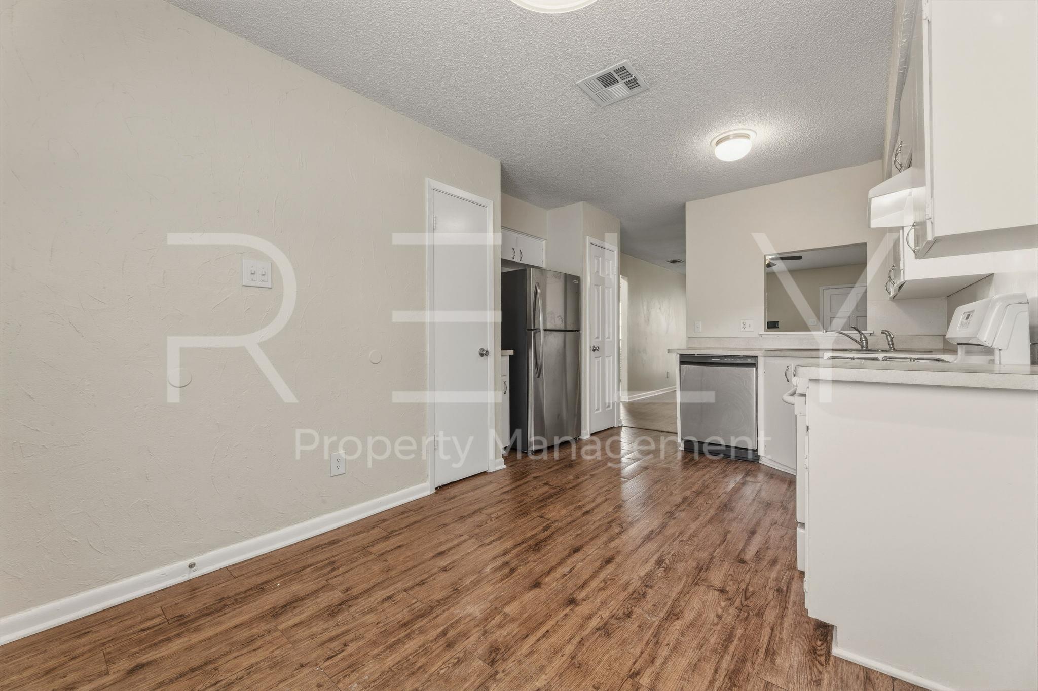 205 W William Cannon Dr # B, Austin, TX 78745