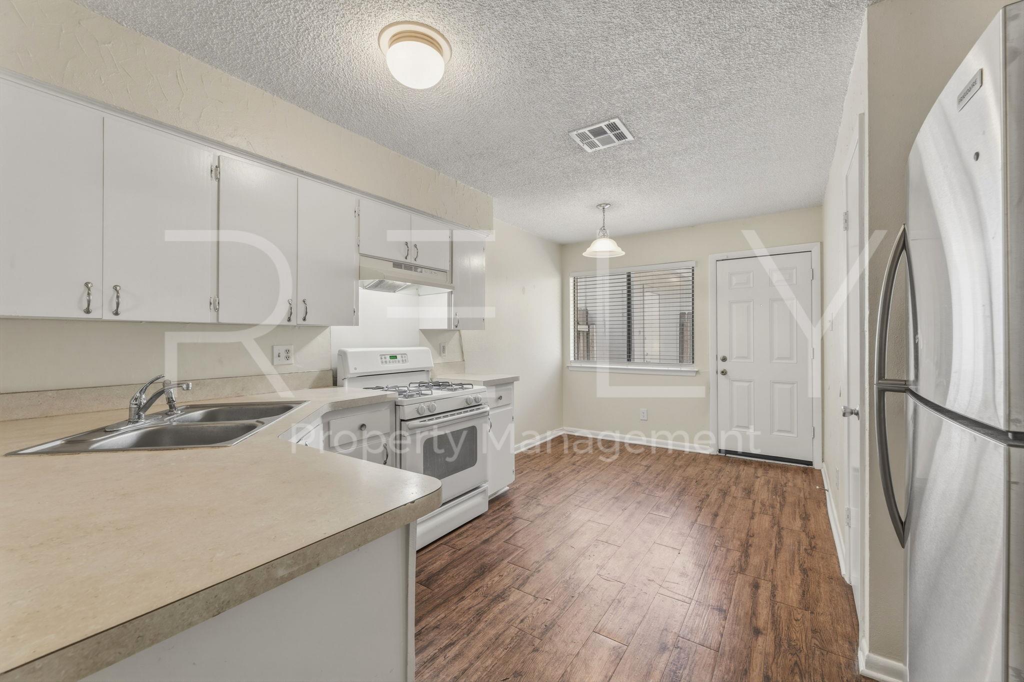 205 W William Cannon Dr # B, Austin, TX 78745