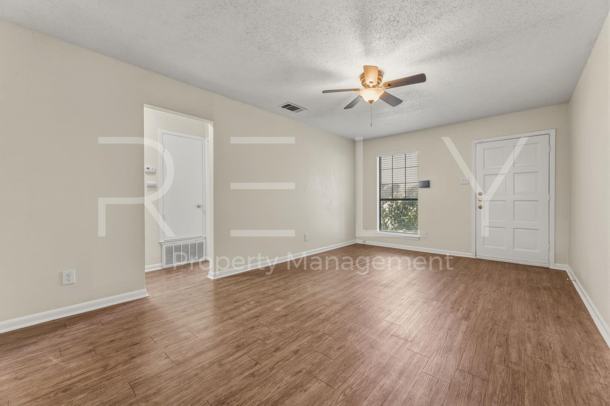 205 W William Cannon Dr # B, Austin, TX 78745