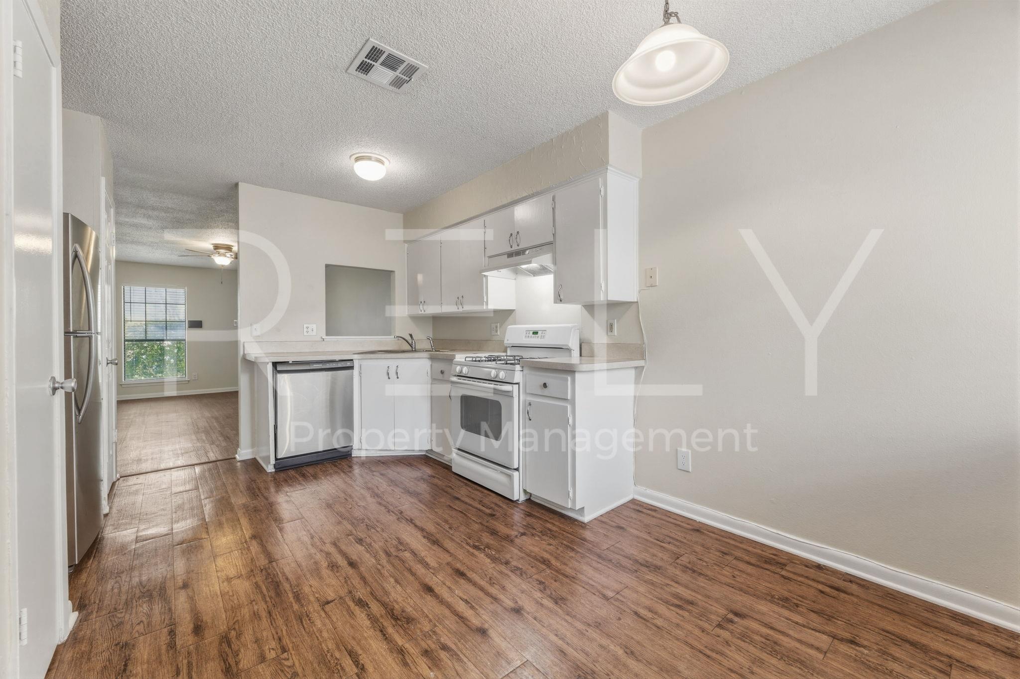 205 W William Cannon Dr # B, Austin, TX 78745