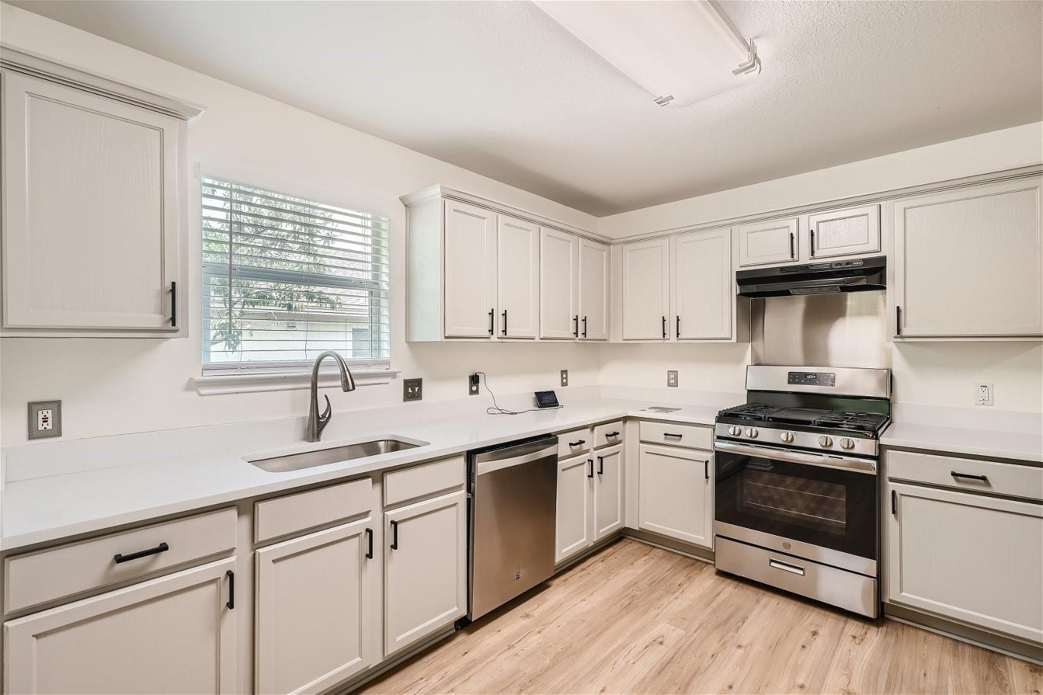 6937 Sabrina Dr, Austin, TX 78747