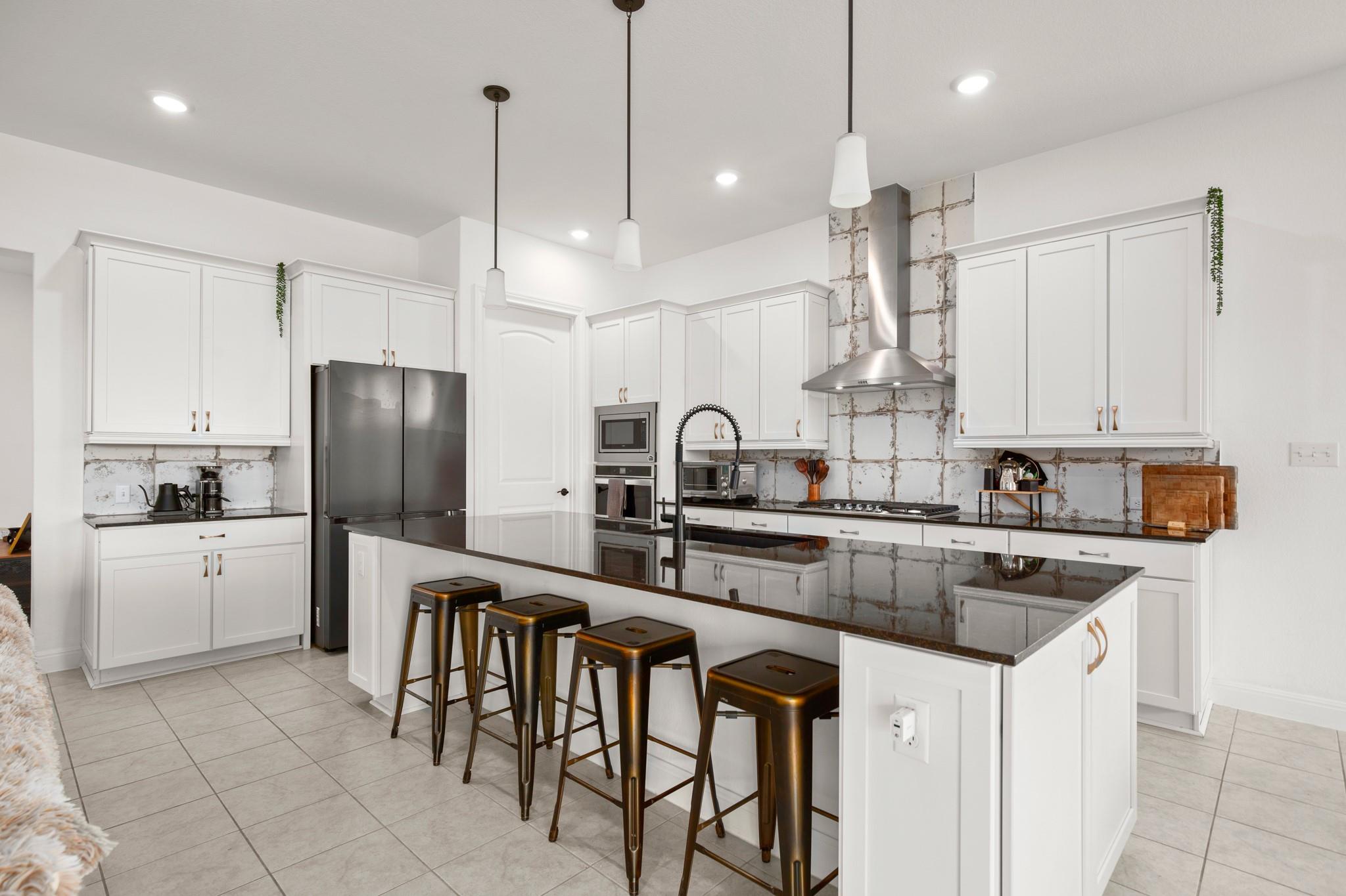 385 Barn Hill Loop, Dripping Springs, TX 78620