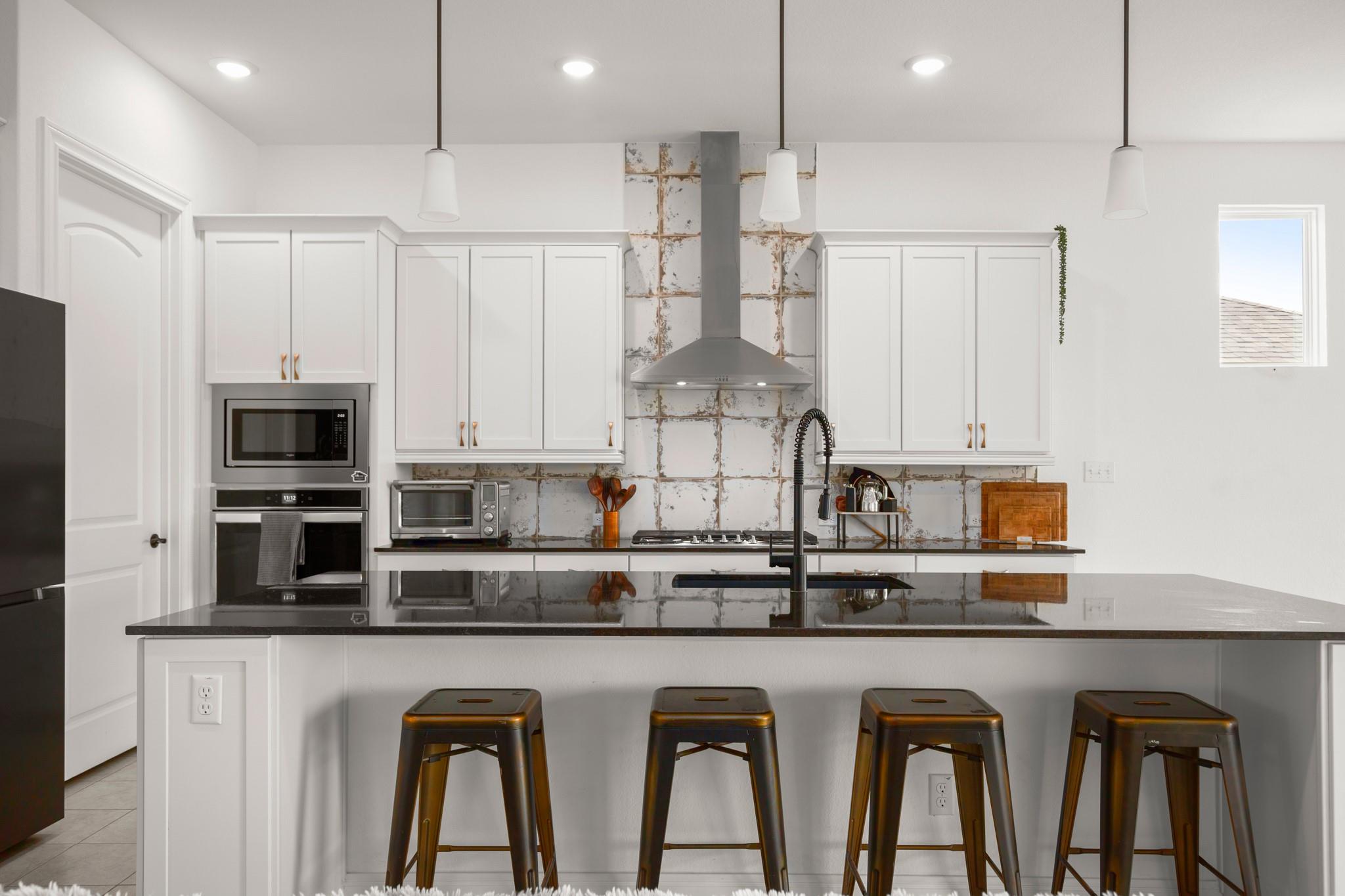 385 Barn Hill Loop, Dripping Springs, TX 78620