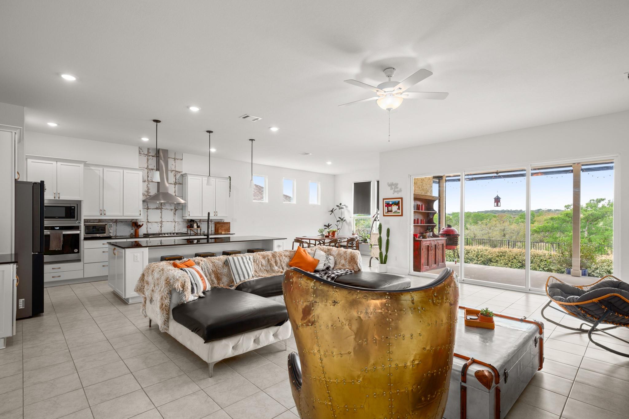 385 Barn Hill Loop, Dripping Springs, TX 78620