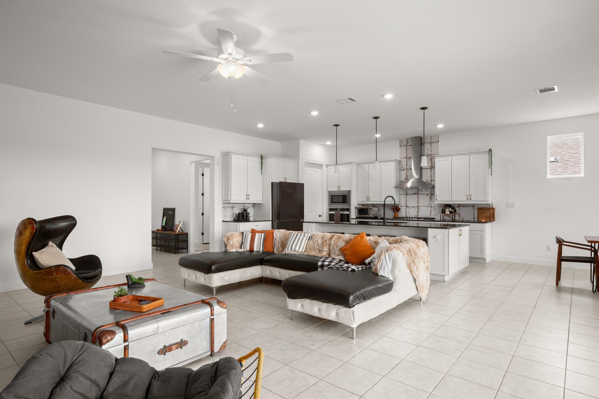 385 Barn Hill Loop, Dripping Springs, TX 78620