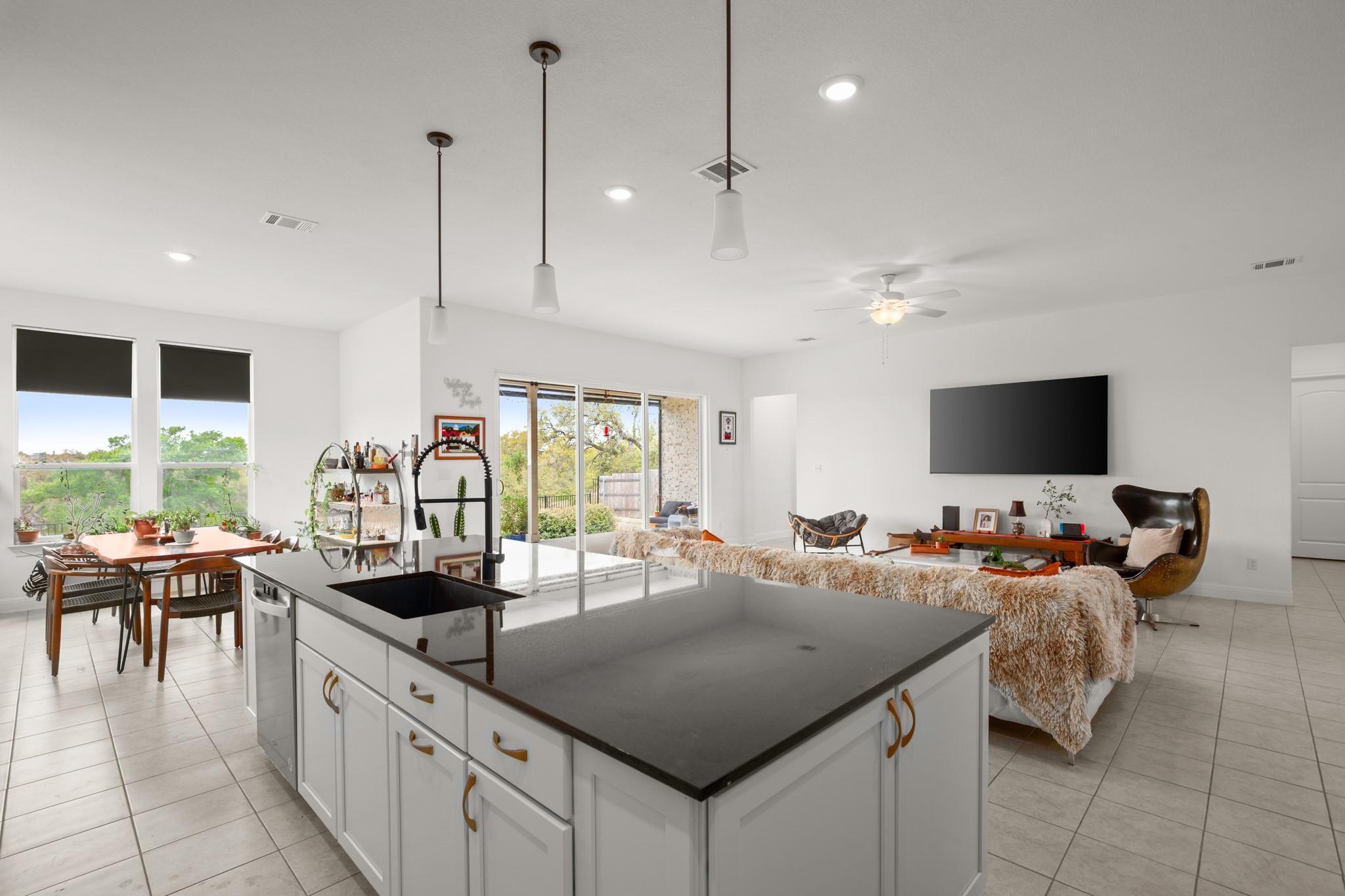 385 Barn Hill Loop, Dripping Springs, TX 78620