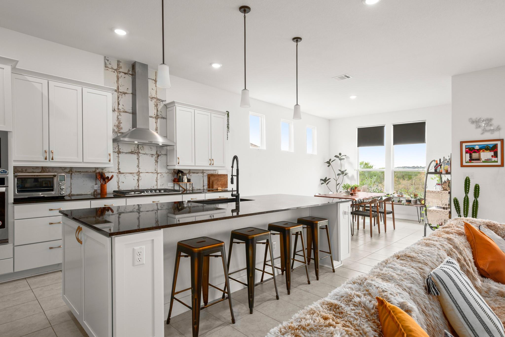 385 Barn Hill Loop, Dripping Springs, TX 78620