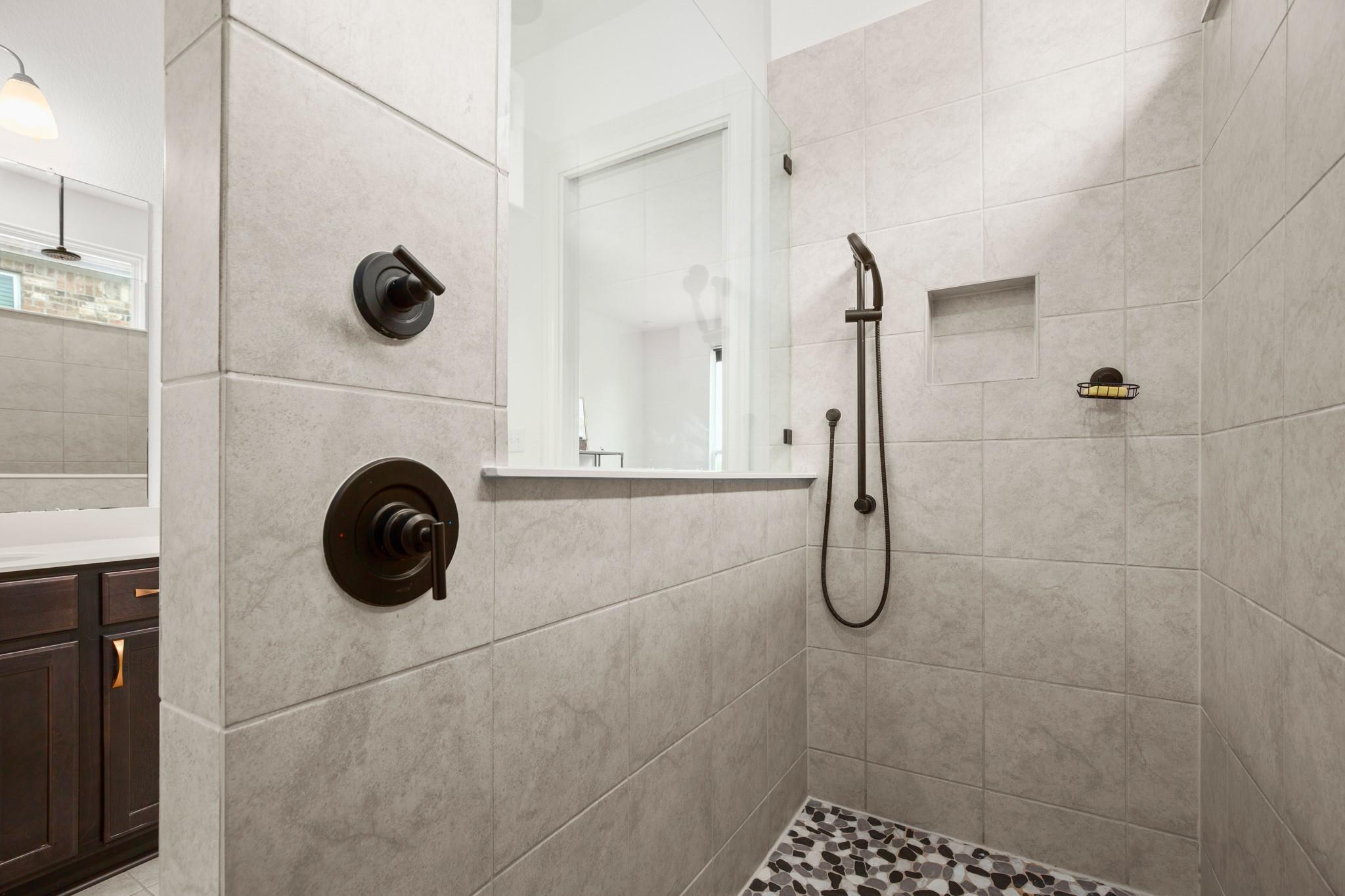 385 Barn Hill Loop, Dripping Springs, TX 78620