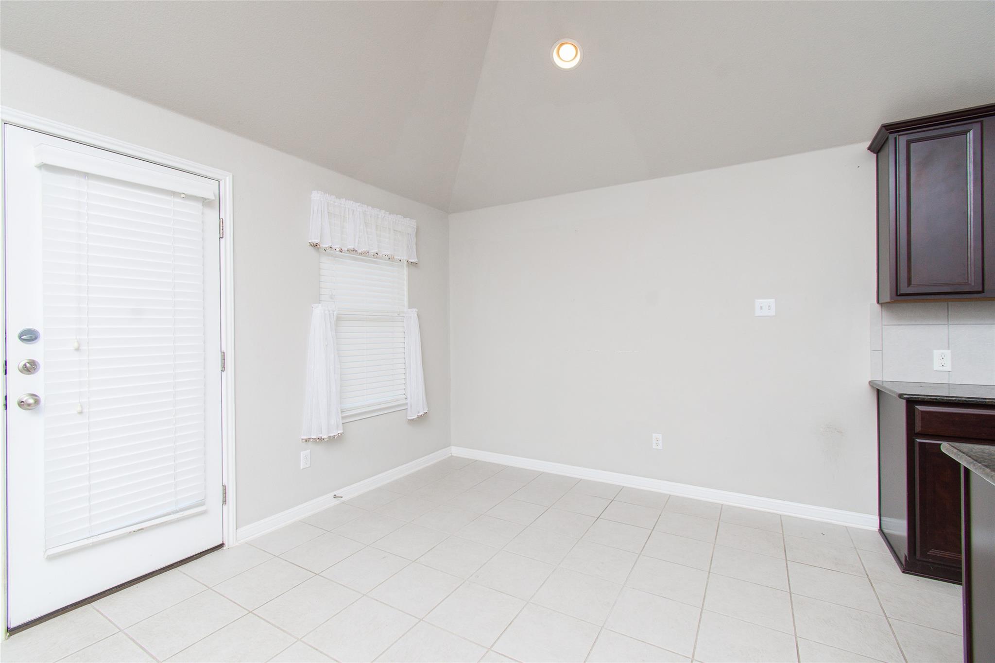 136 Mistflower Ln, Kyle, TX 78640