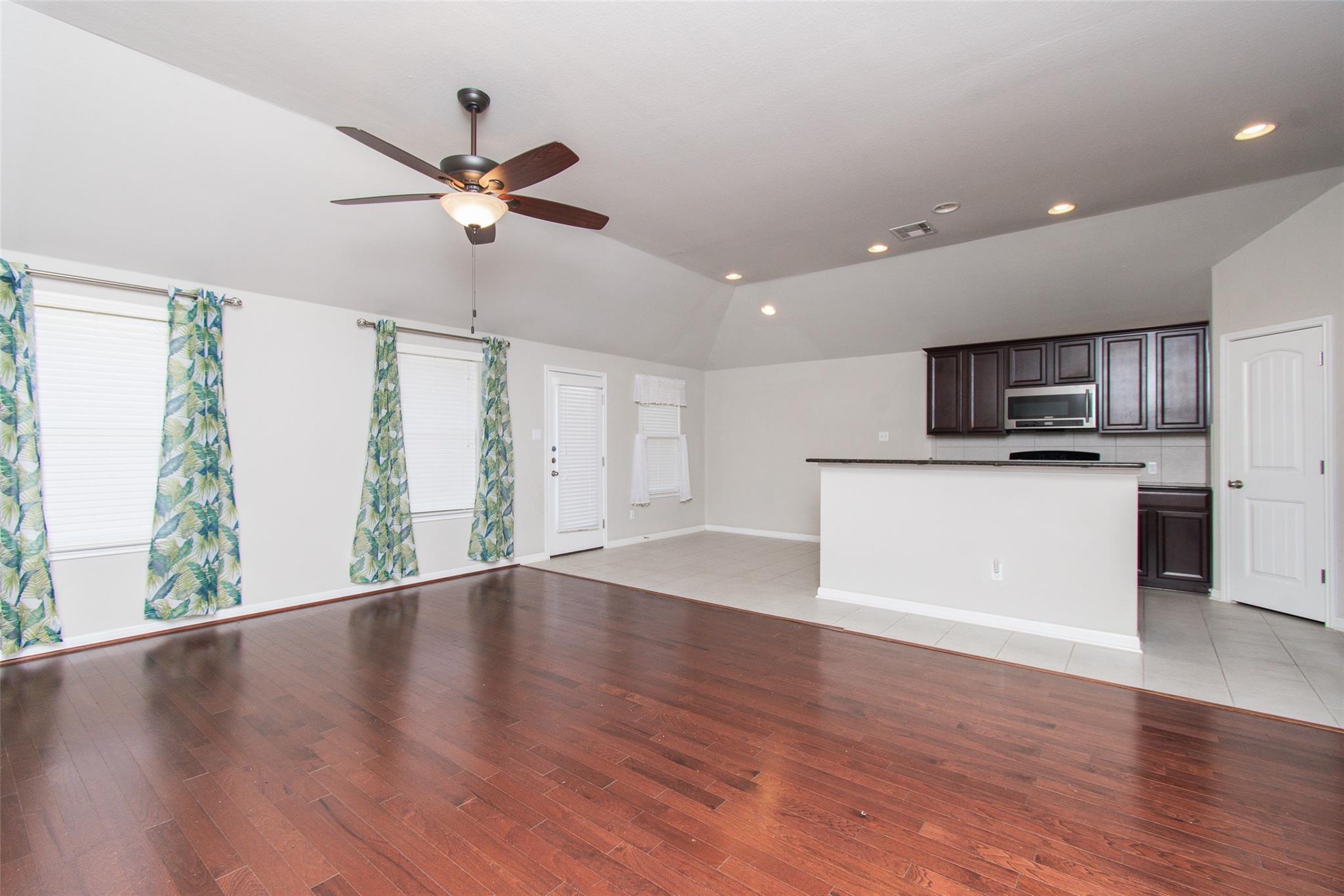 136 Mistflower Ln, Kyle, TX 78640