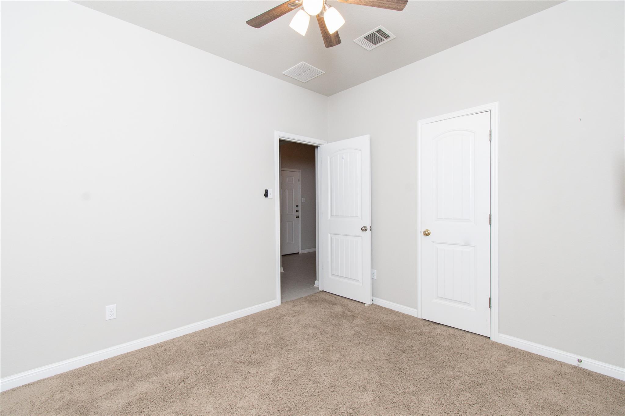 136 Mistflower Ln, Kyle, TX 78640